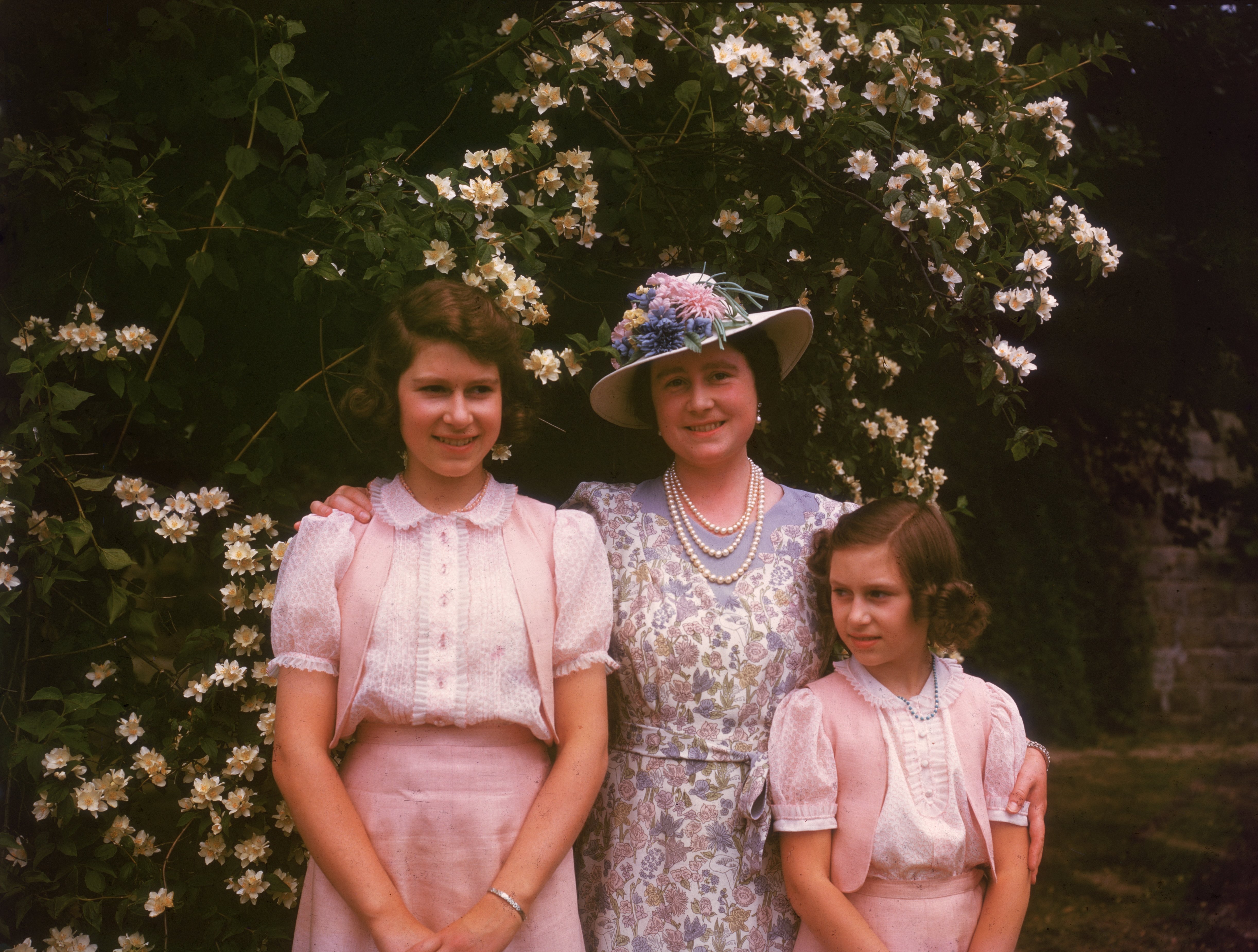 Queen Elizabeth with her daughters Princess Elizabeth and Princess Margaret on the grounds of Windsor Castle, Berkshire, on July 8, 1941 | Source: Getty Images