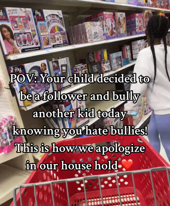 Dominique "Nique" Mackey and her daughter, Zariah, shopping for gift basket items to apologize to a bullied girl in a clip posted on February 7, 2024 | Source: TikTok/afrolatina93