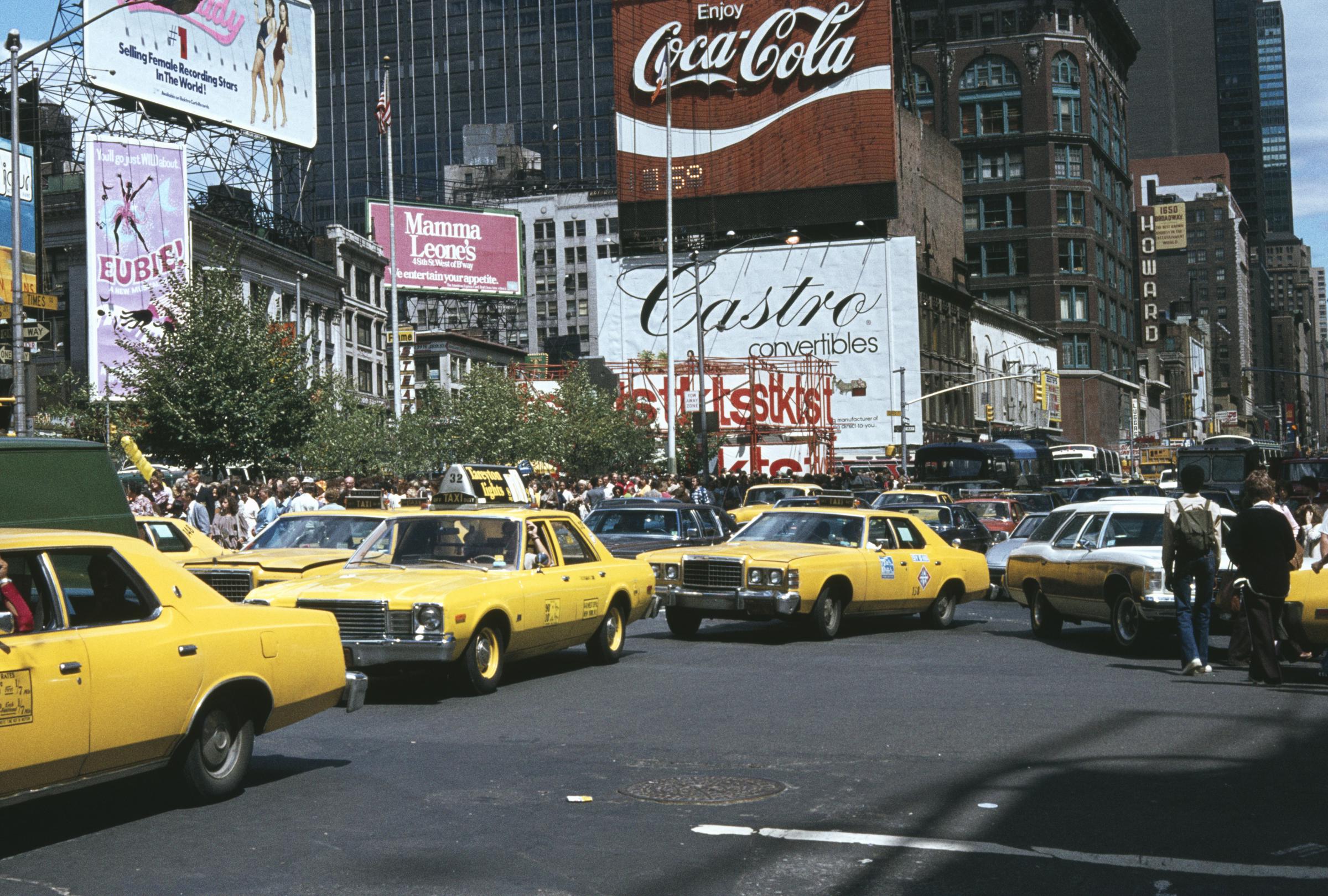 A street scene of Midtown Manhattan in August 1979. | Source: Getty Images