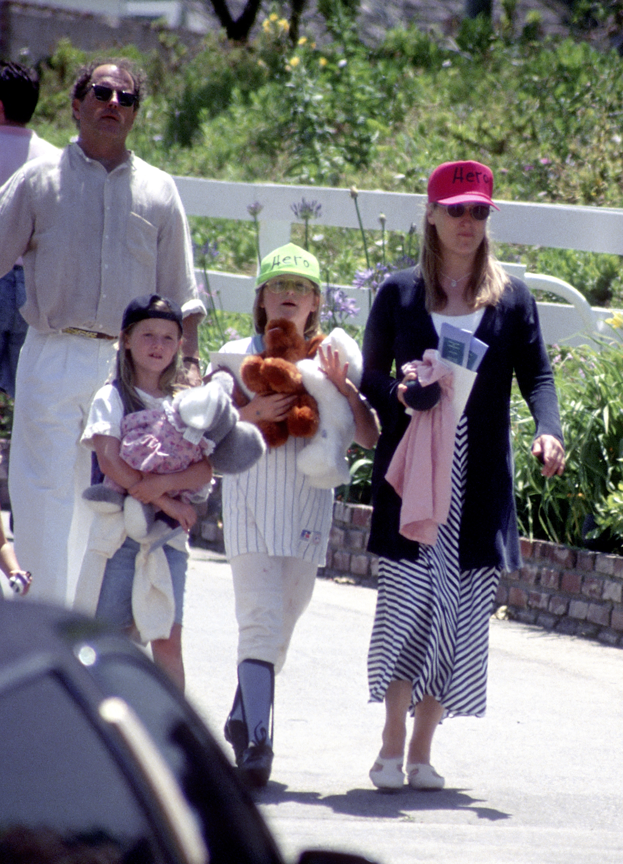 Don Gummer and Meryl Streep with their daughters Grace and Mamie at the Fifth Annual "A Time for Heroes" Celebrity Carnival in Brentwood, California on June 4, 1994 | Source: Getty Images
