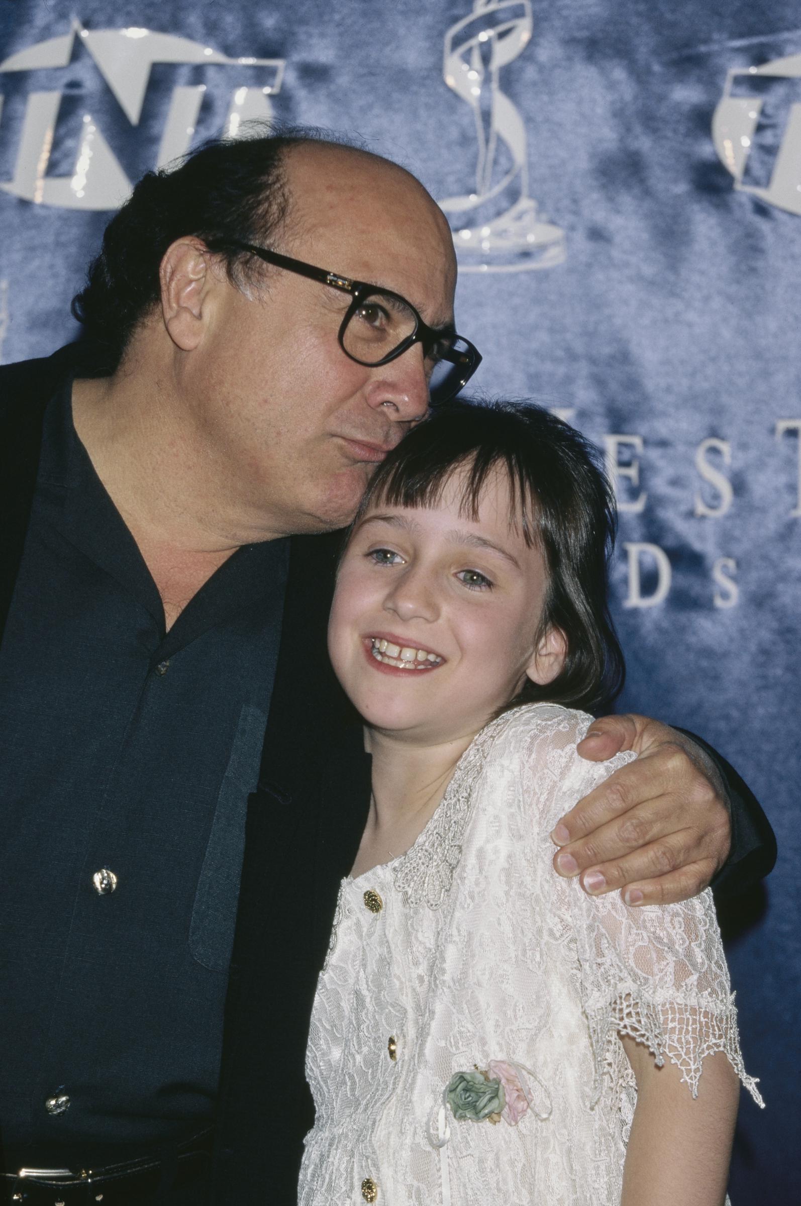 Danny DeVito and Mara Wilson attend and present at the 1997 ShoWest Awards in Las Vegas, Nevada, on March 6, 1997 | Source: Getty Images