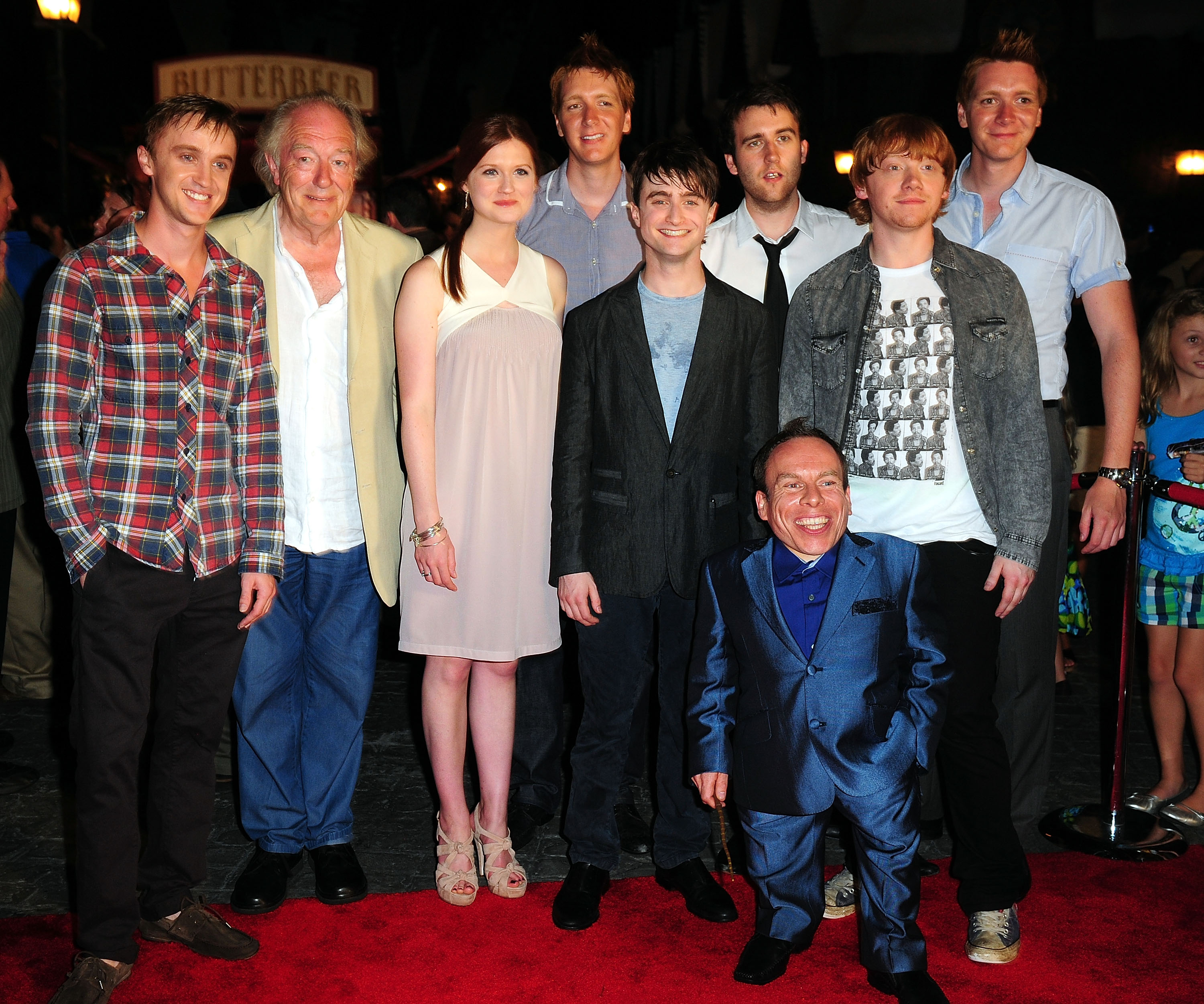 Sir Michael Gambon with some of the cast from the "Harry Potter" franchise at a grand opening in Orlando, Florida on June 16, 2010 | Source: Getty Images