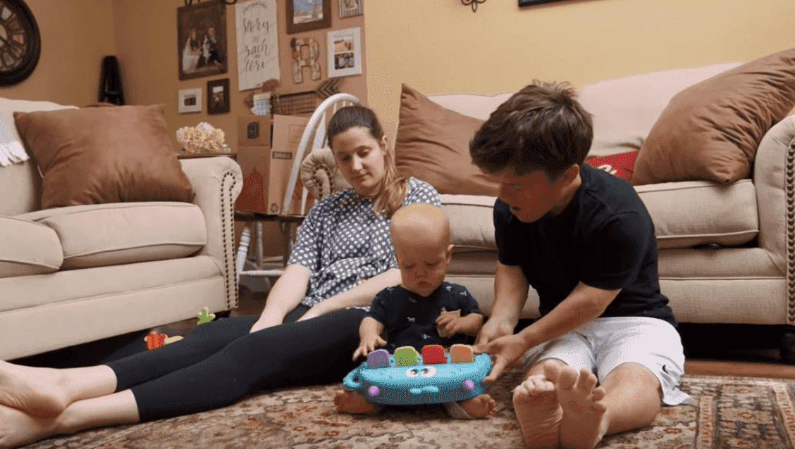 Tori, Zach, and their son Jackson during an episode of "Little People, Big World." | Source: YouTube/TLC