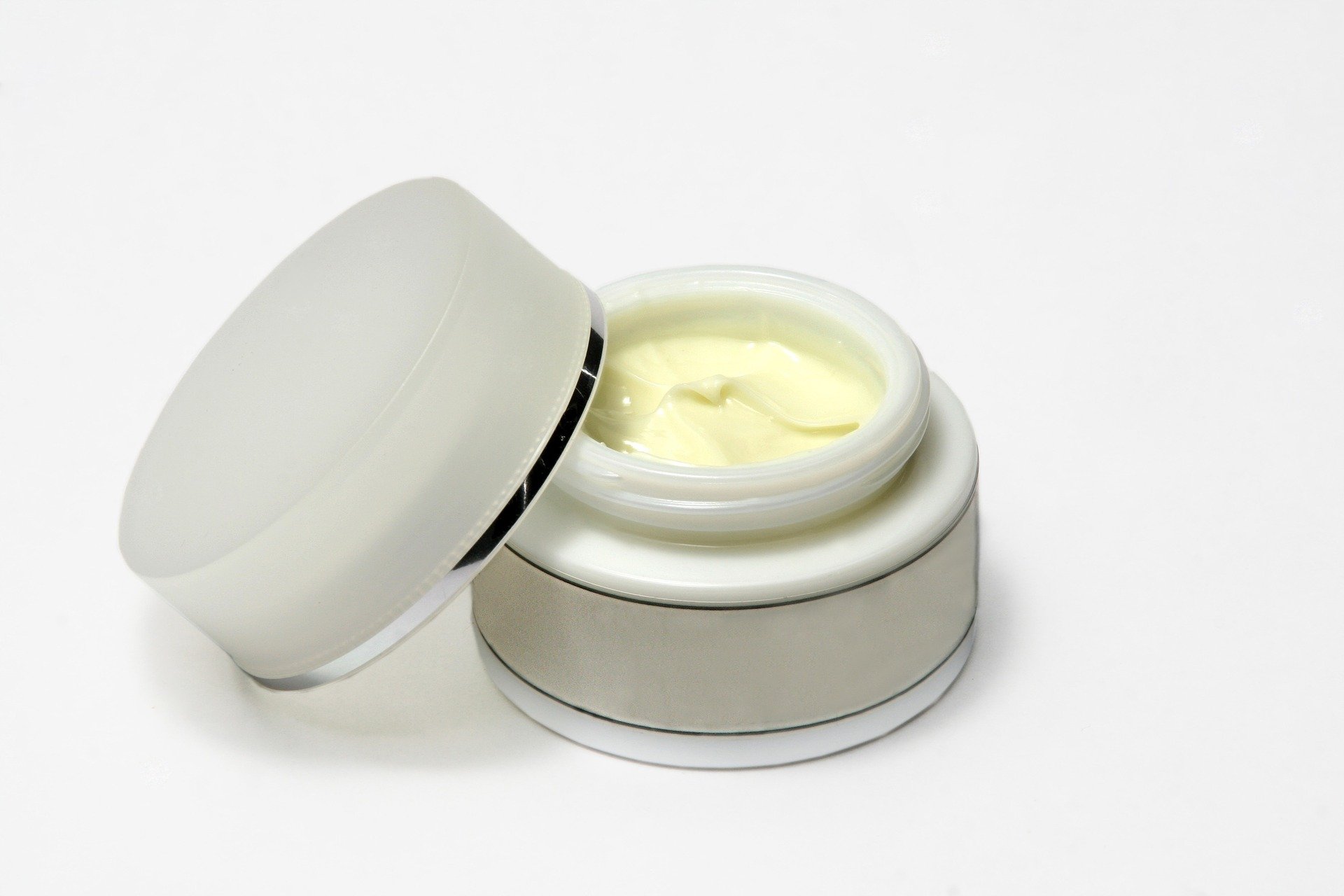 Une crème pour la peau. | Photo : Pixabay