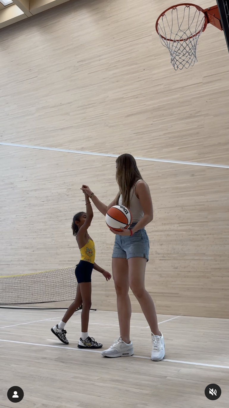 Bianka Bryant playing basketball with Sabrina Ionescu, dated May 2024 | Source: Instagram/VanessaBryant