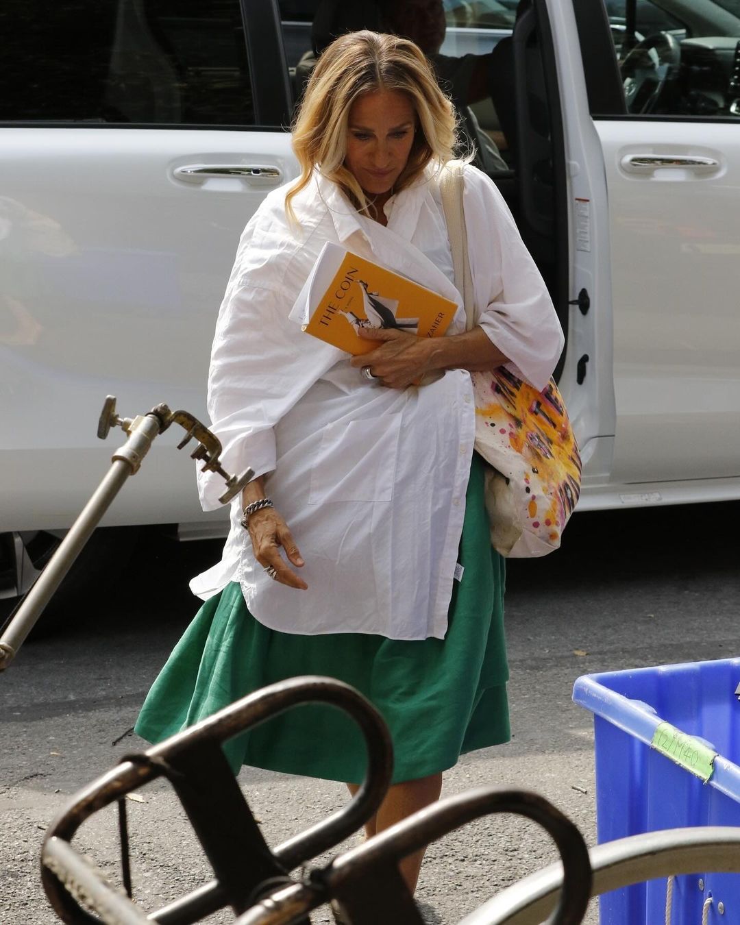 Sarah Jessica Parker arriving on the set of "And Just Like That," from an Instagram post, dated September 17, 2024 | Source: Instagram/justjared/