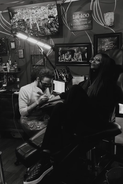 Iman getting a tattoo in honor of her late husband, David Bowie, from a video dated January 10, 2026 | Source: Instagram/the_real_iman