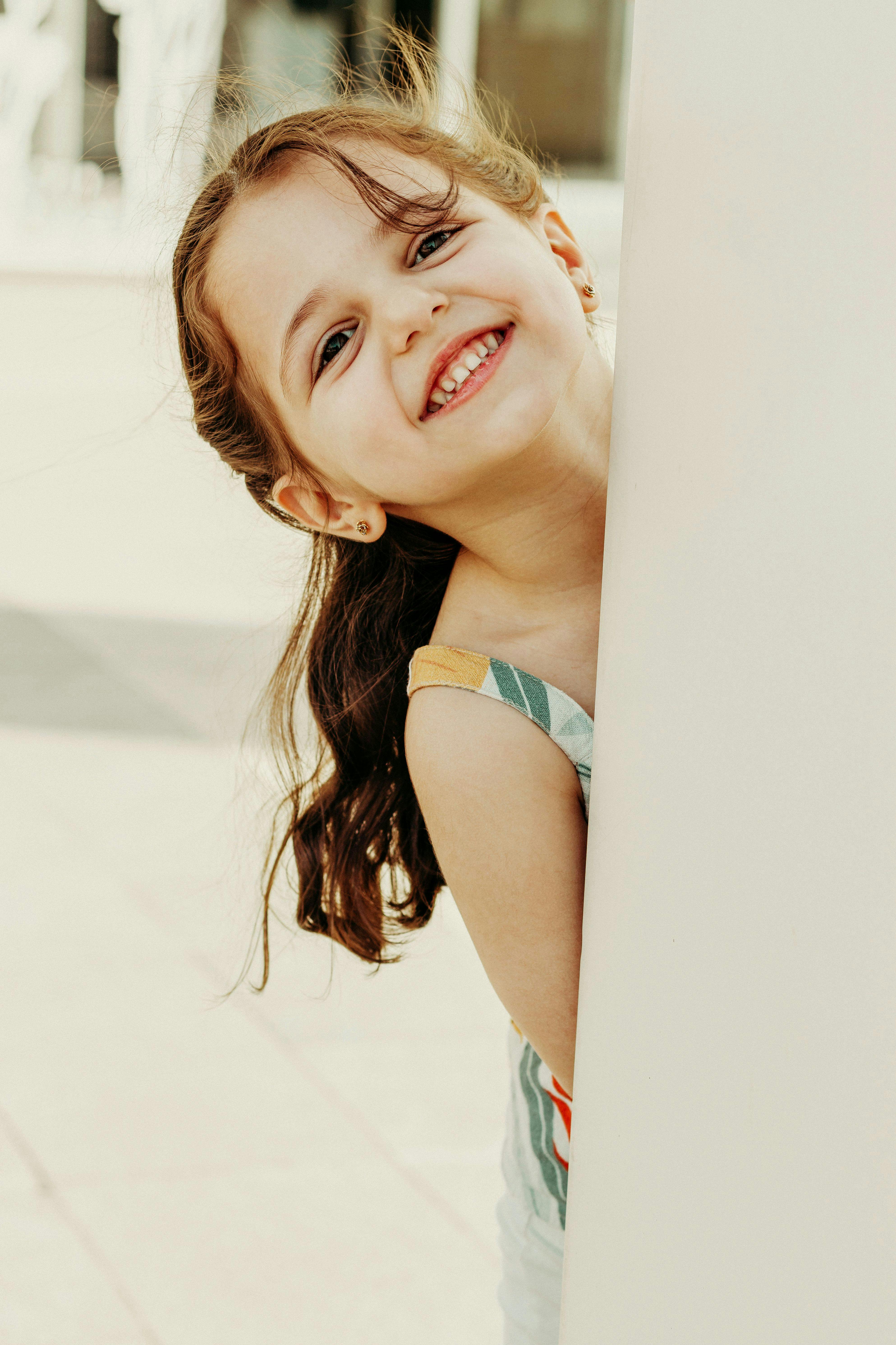 An excited little girl | Source: Pexels