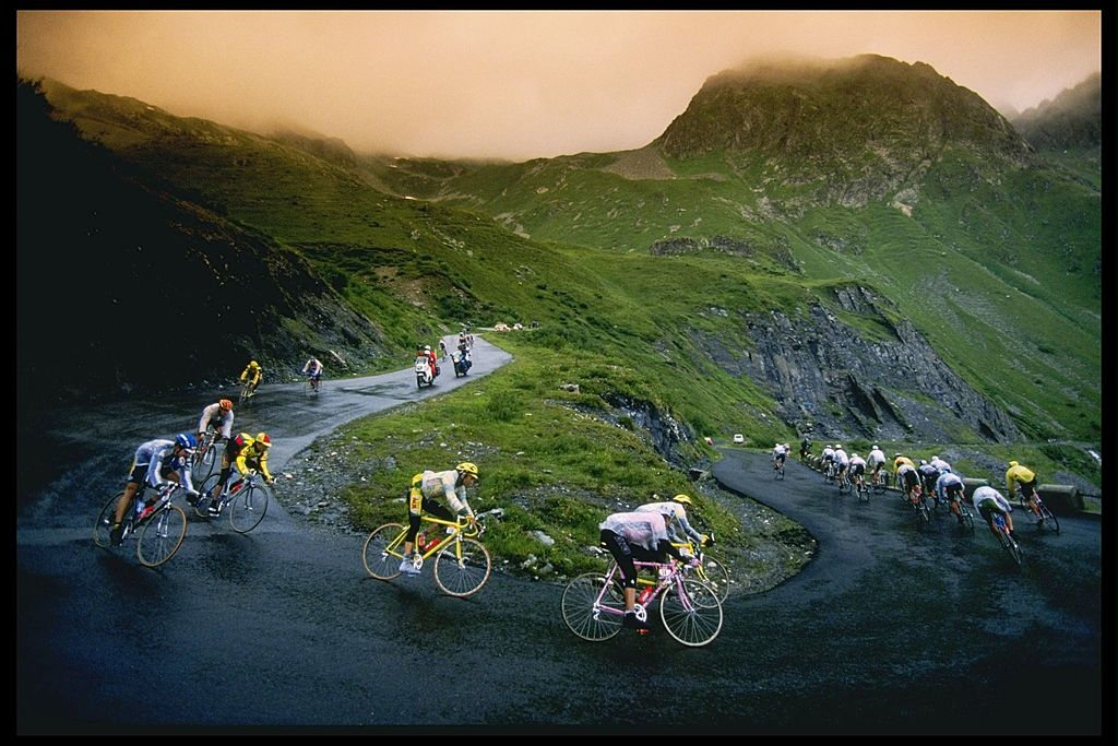 Le peloton dans le Tour de France | Photo : Getty Images
