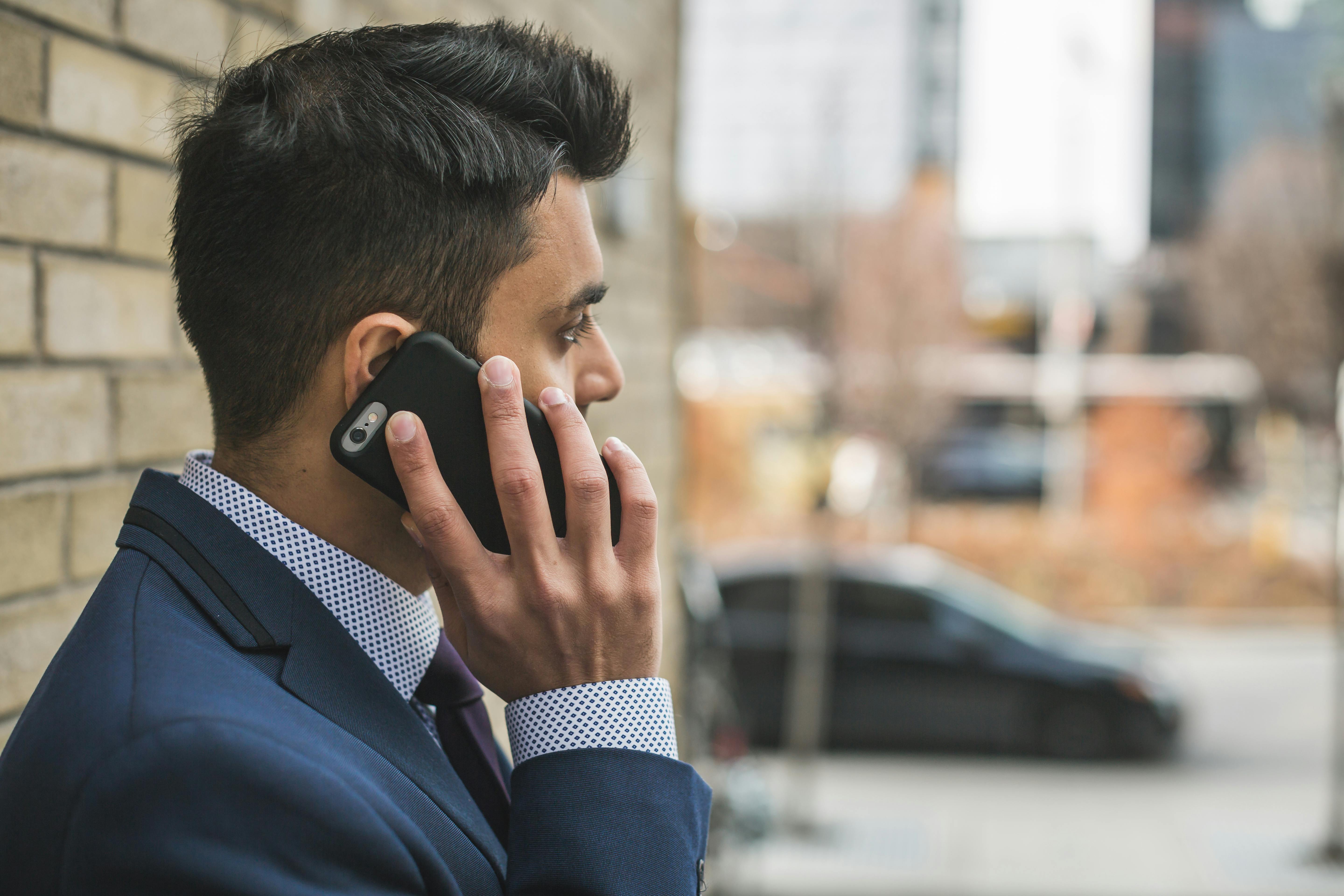 Man talking on phone | Source: Pexels