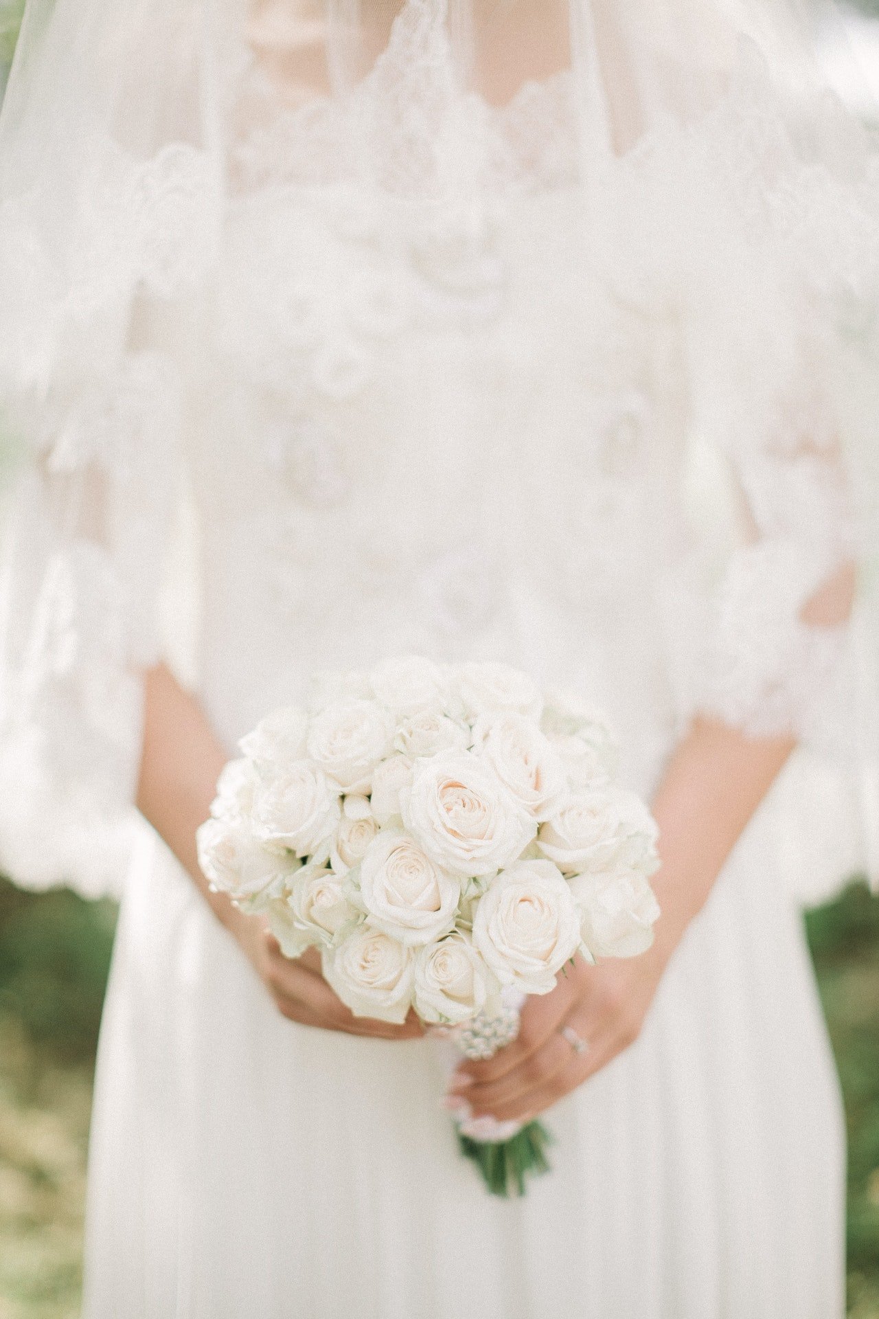 Vincent recognized the bride's dress. | Source: Pexels