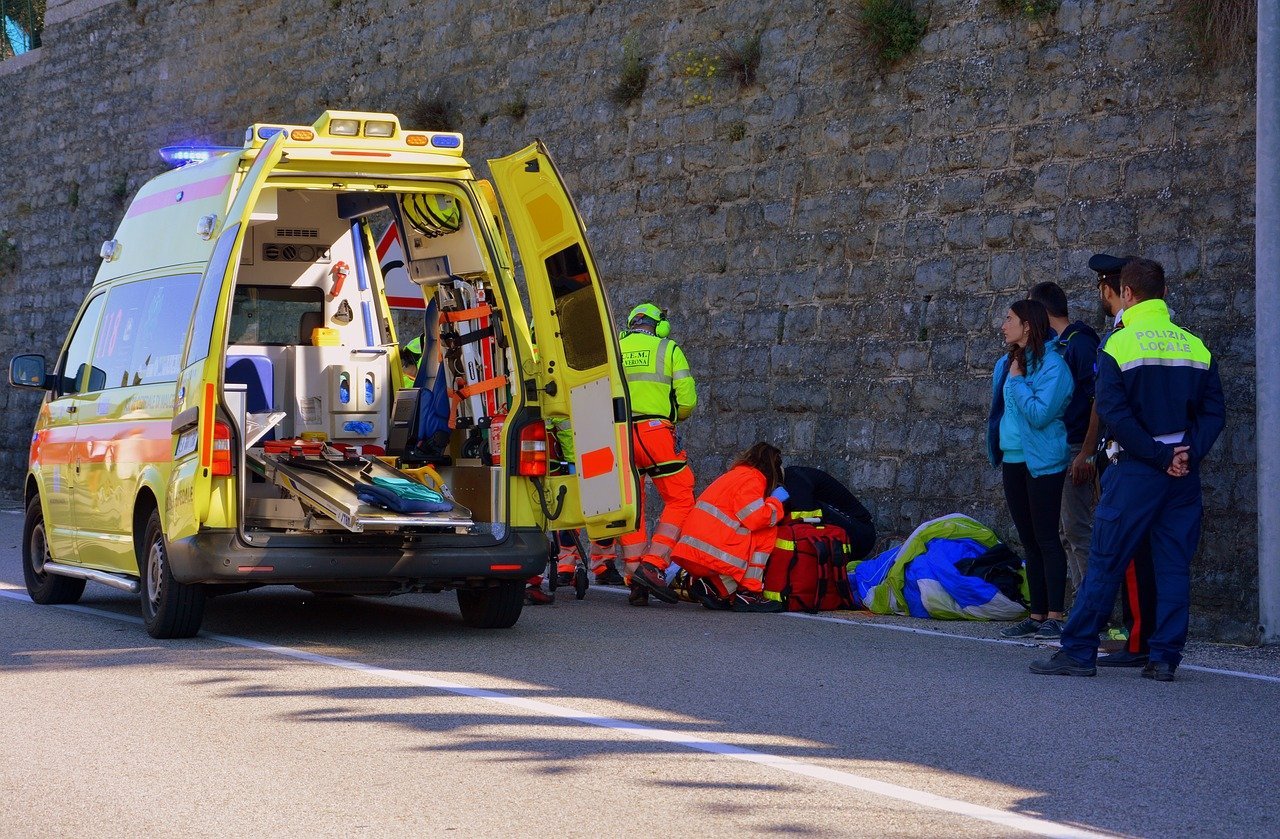Une voiture de secours. | Photo : Pixabay