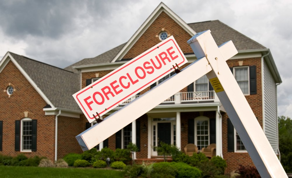 A photo of a home up for foreclosure | Photo: Shutterstock