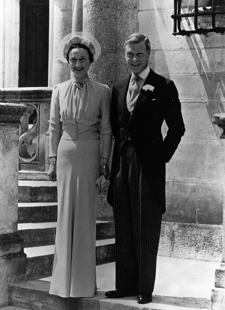 El duque de Windsor Eduardo VIII y Wallis Simpson el día de su boda el 3 de junio de 1937. | Foto: Getty Images