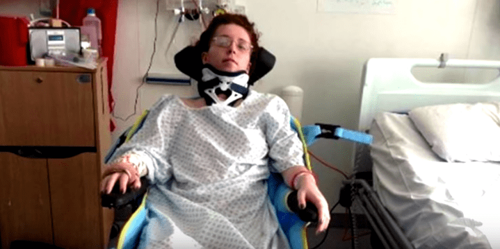 Photo d'Harriet après son accident et son opération. | Source: Youtube/West Midlands Fire Service