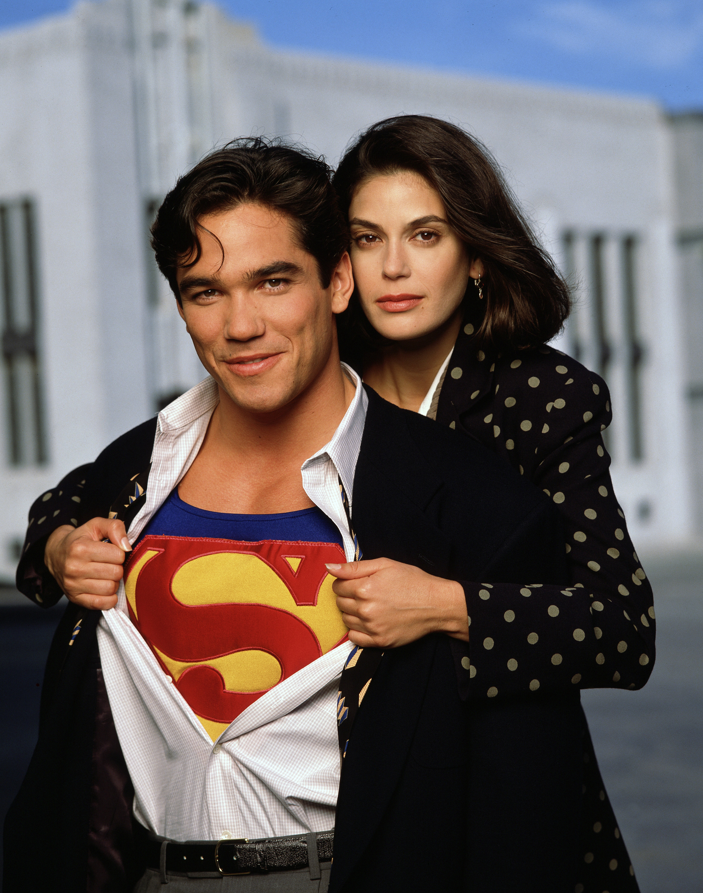 Dean Cain and Teri Hatcher in the scene from the pilot of the 1st season of "Lois & Clark: The New Adventures of Superman," in 1993 | Source: Getty Images
