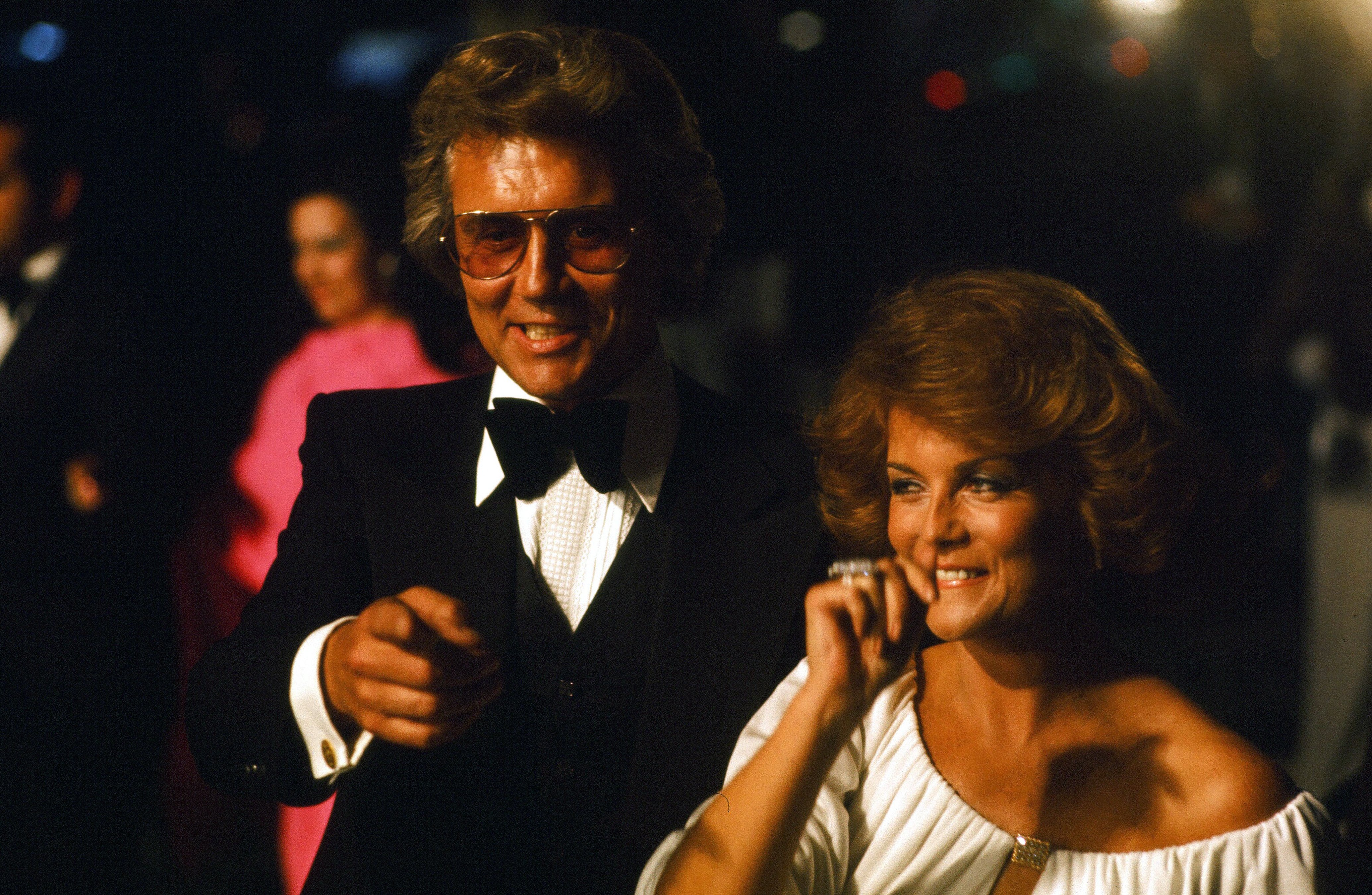 Roger Smith and wife Ann-Margret during the 48th Academy Awards at Dorothy Chandler Pavilion on March 29,1976 in Los Angeles, California. | Source: Getty Images