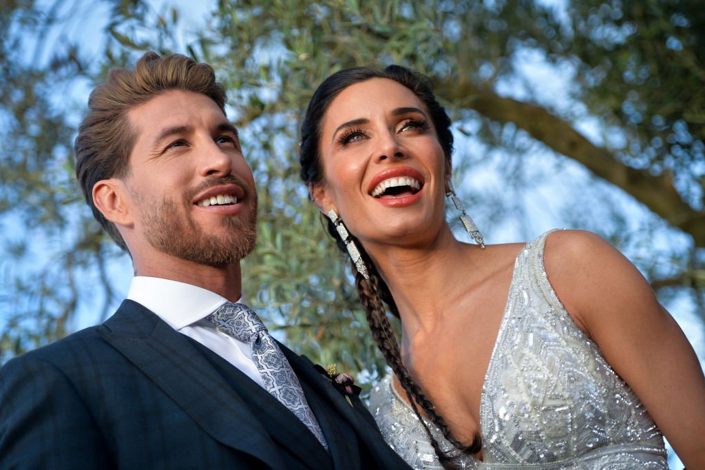 La novia Pilar Rubio y el novio Sergio Ramos posan antes de la boda el 15 de junio de 2019 en Sevilla, España. | Imagen: Getty Images