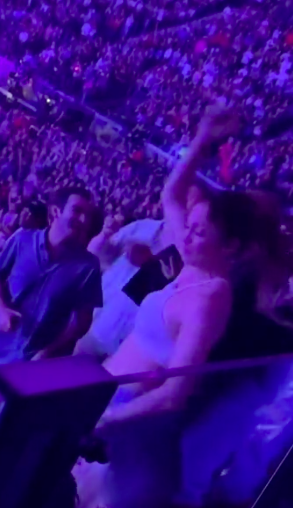 Jennifer Lopez dancing at Bruno Mars' concert, posted on August 19, 2024 | Source: TikTok/Elle_spain