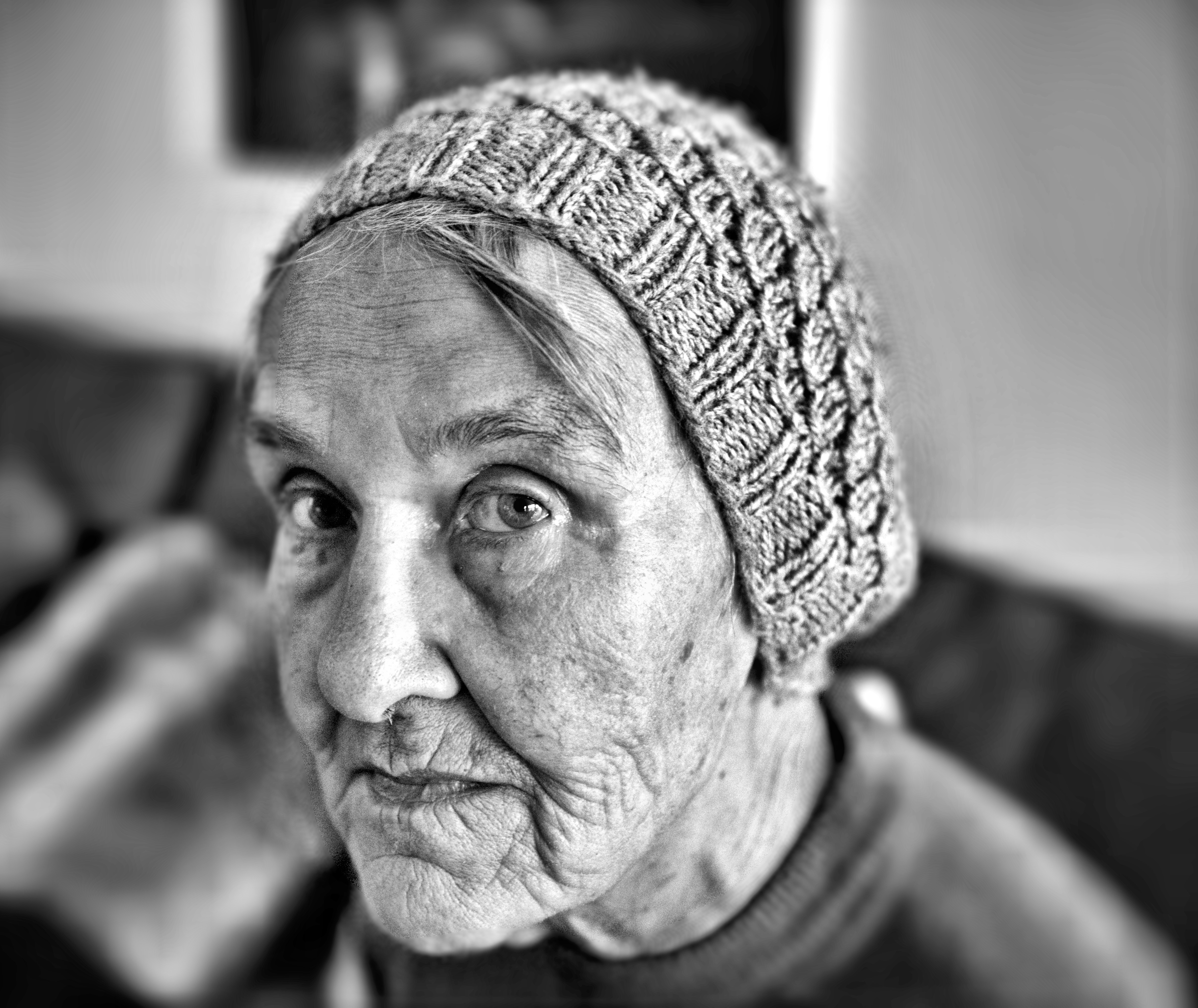 A woman looking up | Source: Unsplash