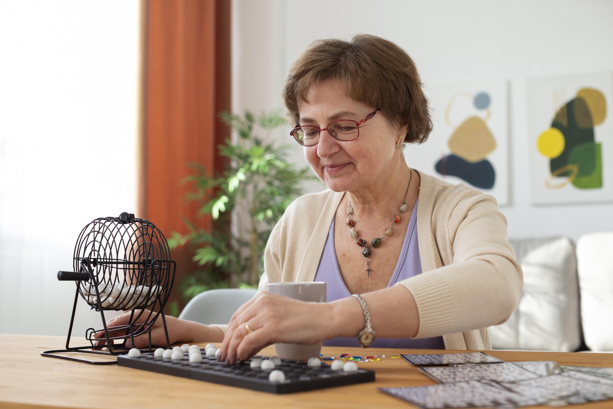 Woman playing bingo | Source: Freepik