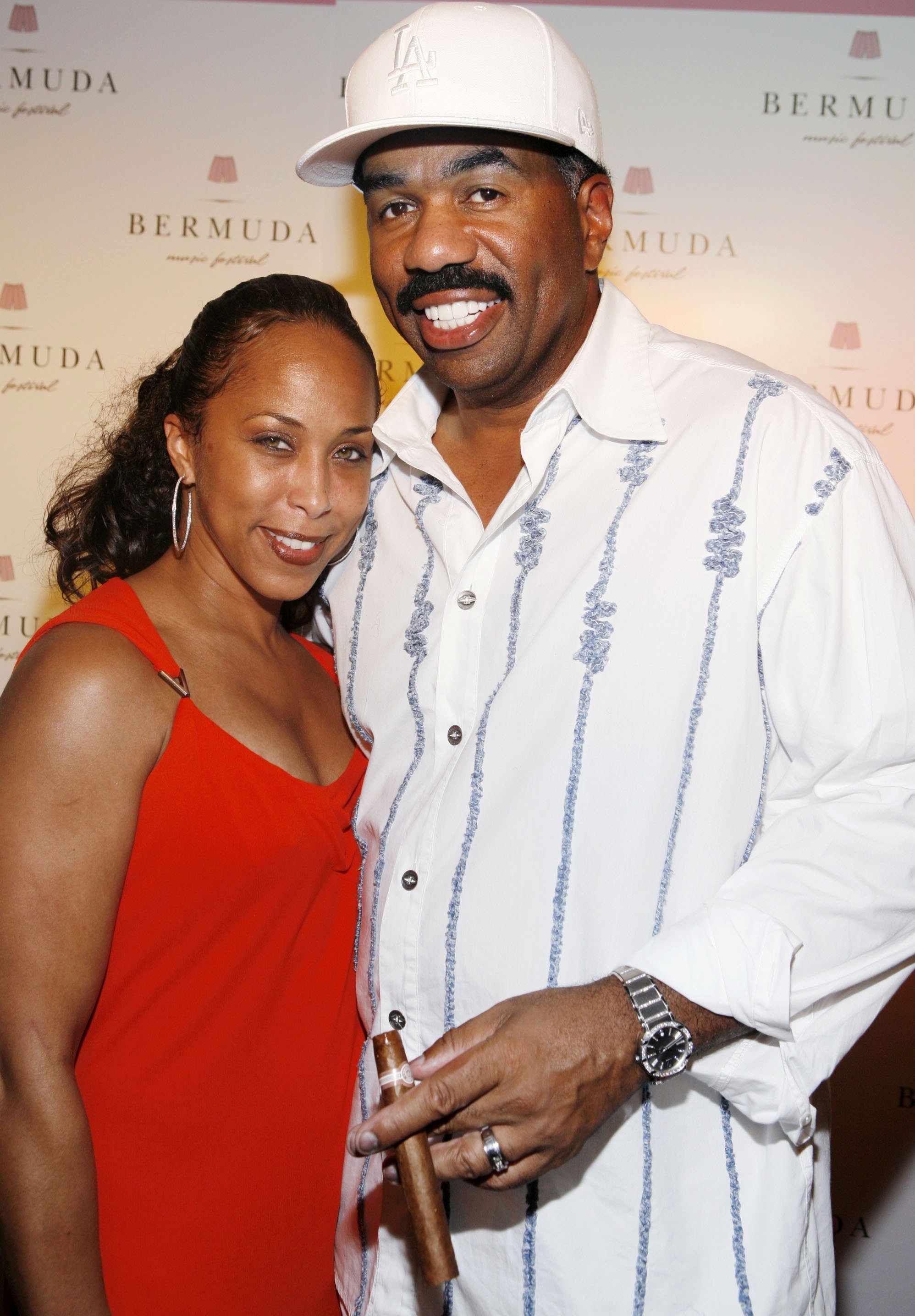 Marjorie Bridges and Steve Harvey attend the first night of the Bermuda Music Festival at Southampton Beach Club on October 3, 2007 in Southampton, Bermuda ┃Source: Getty Images