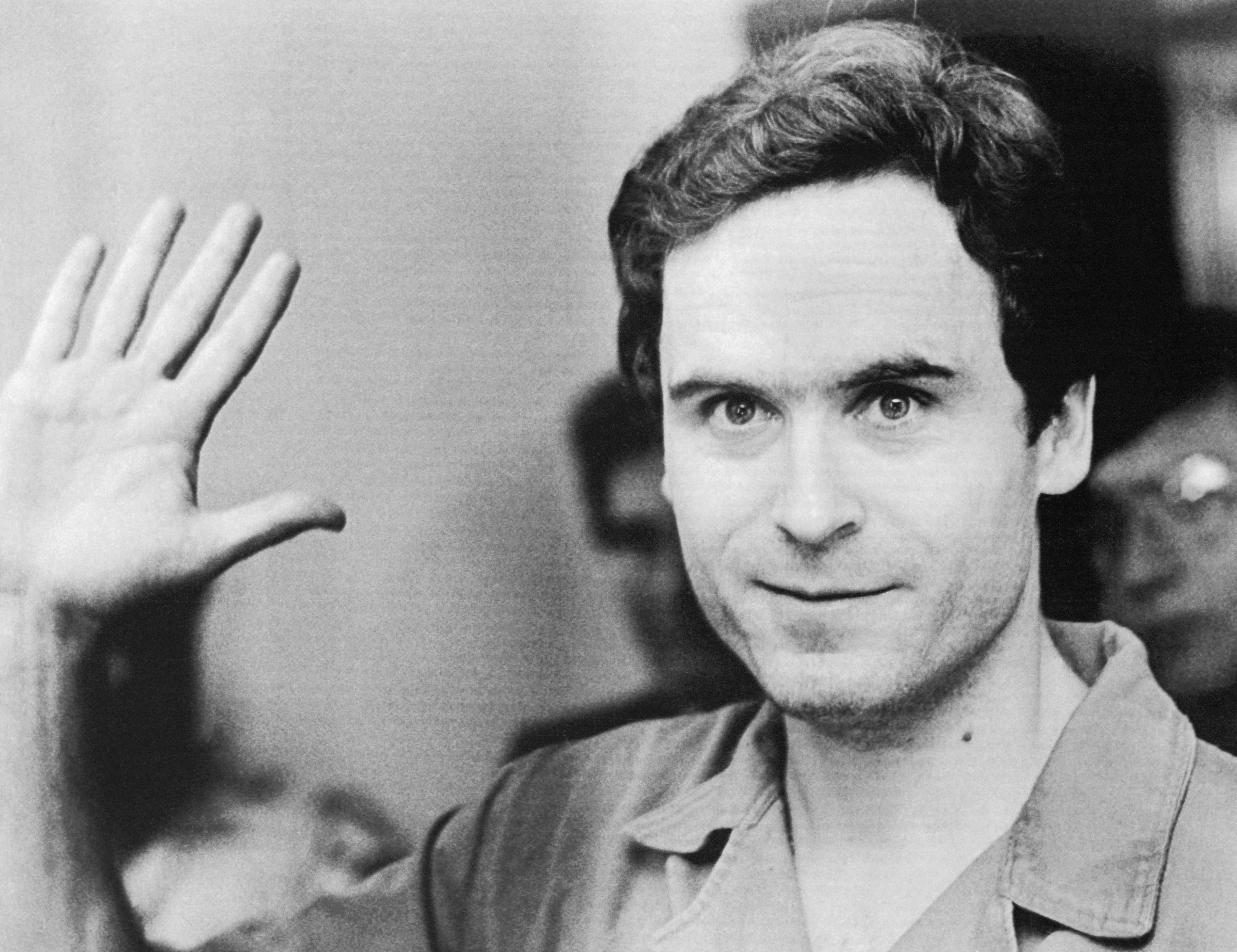 Ted Bundy at the Leon County Jail on July 28, 1978. | Source: Getty Images