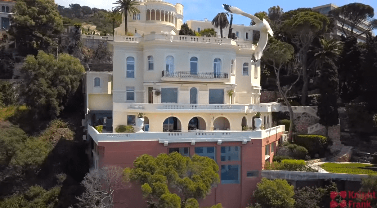 ​Sean Connery and Micheline Roquebrune's front view of their home. / Source: YouTube/@KnightFrank