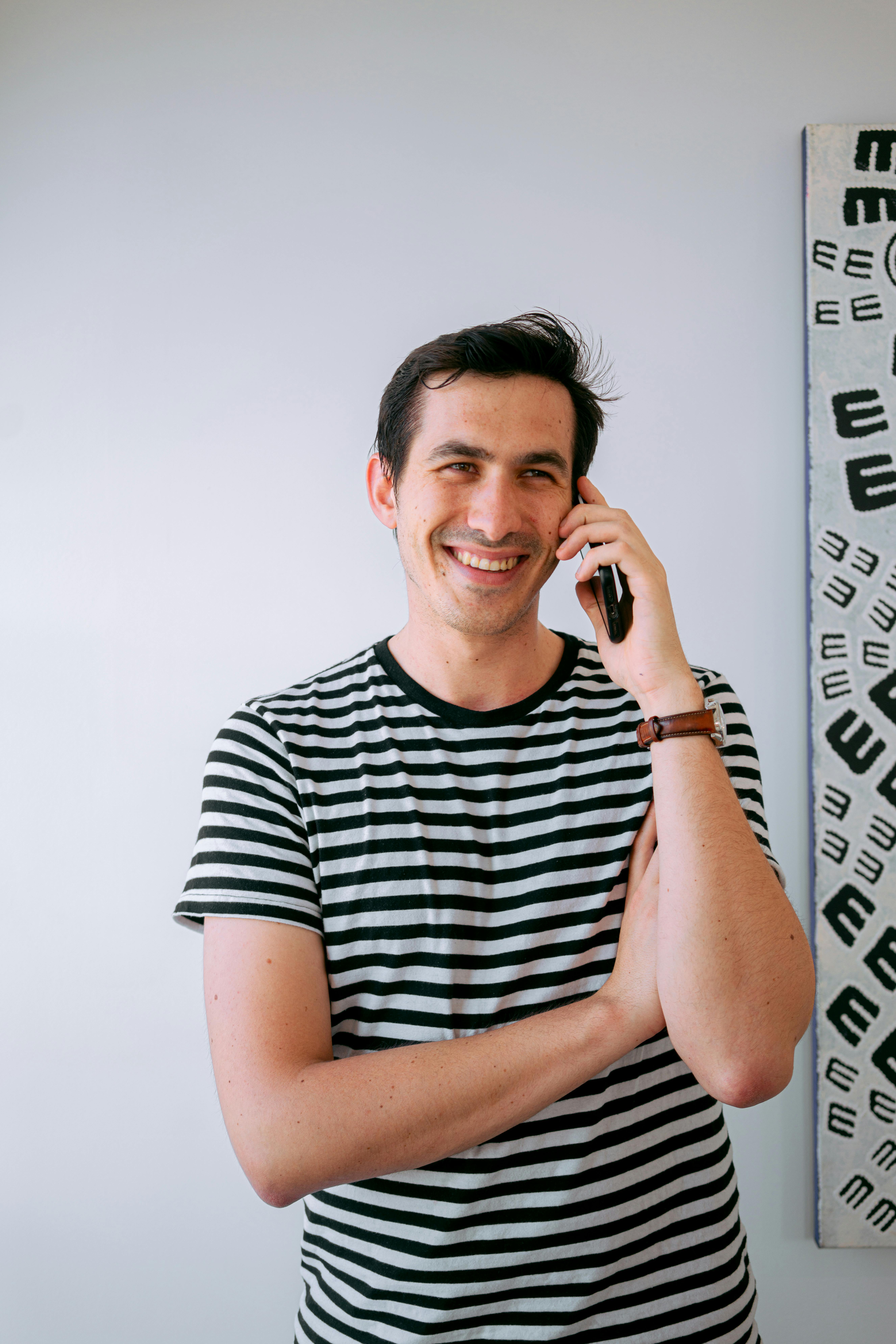 Happy man talks on the phone | Source: Pexels