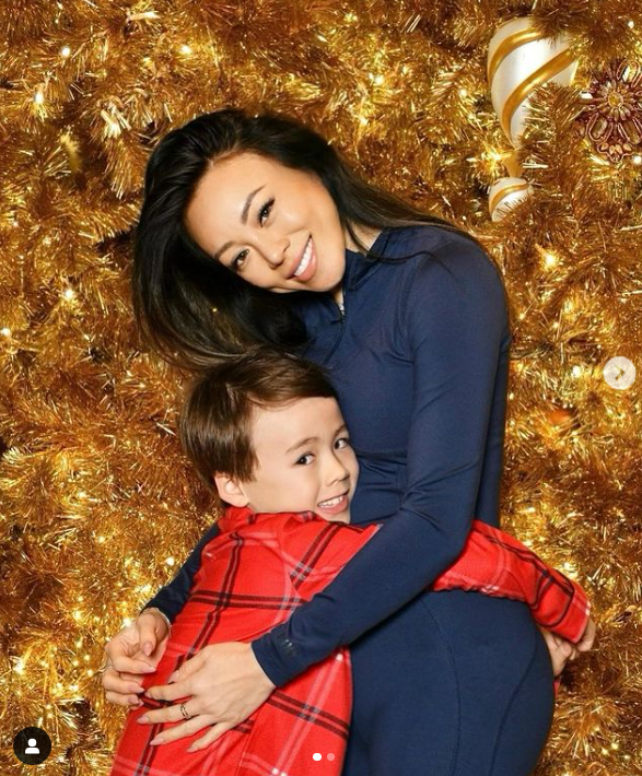 Dara Huang and Christopher Woolf Mapelli Mozzi's Christmas photo in 2023. | Source: Instagram/dara_huang