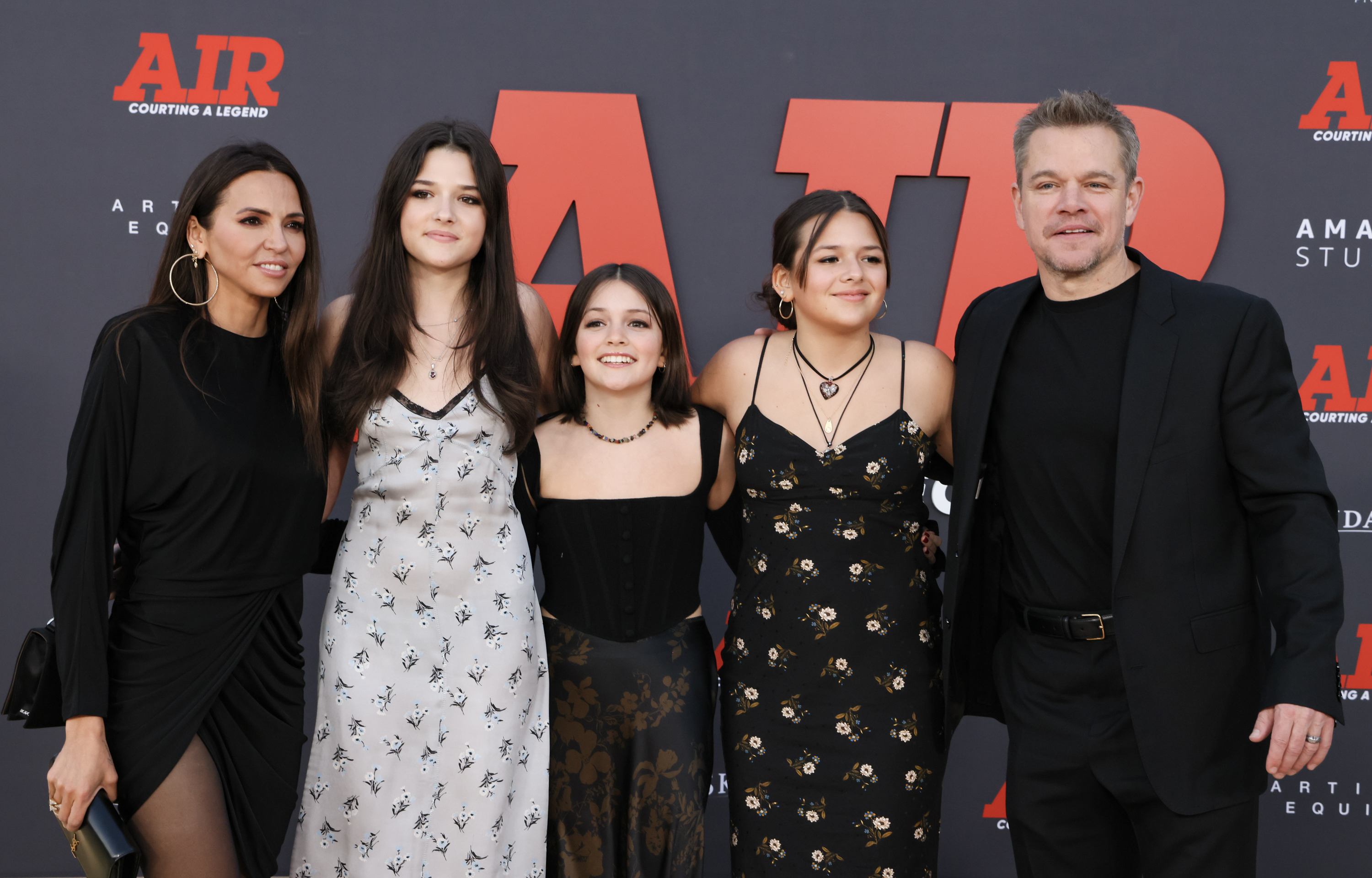 Luciana Barroso Damon (L), Matt Damon (R), and daughters in Los Angeles, California on March 27, 2023 | Source: Getty Images