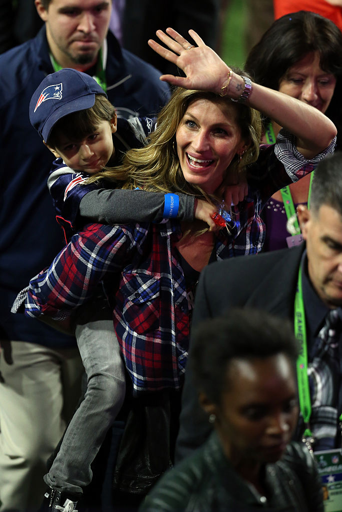 Gisele Bündchen, wife of Tom Brady, walks on the field with their son Benjamin after the Patriots’ 28–24 victory over the Seahawks in Super Bowl XLIX at University of Phoenix Stadium on February 1, 2015, in Glendale, Arizona. (Photo by Andy Lyons/Getty Images)
