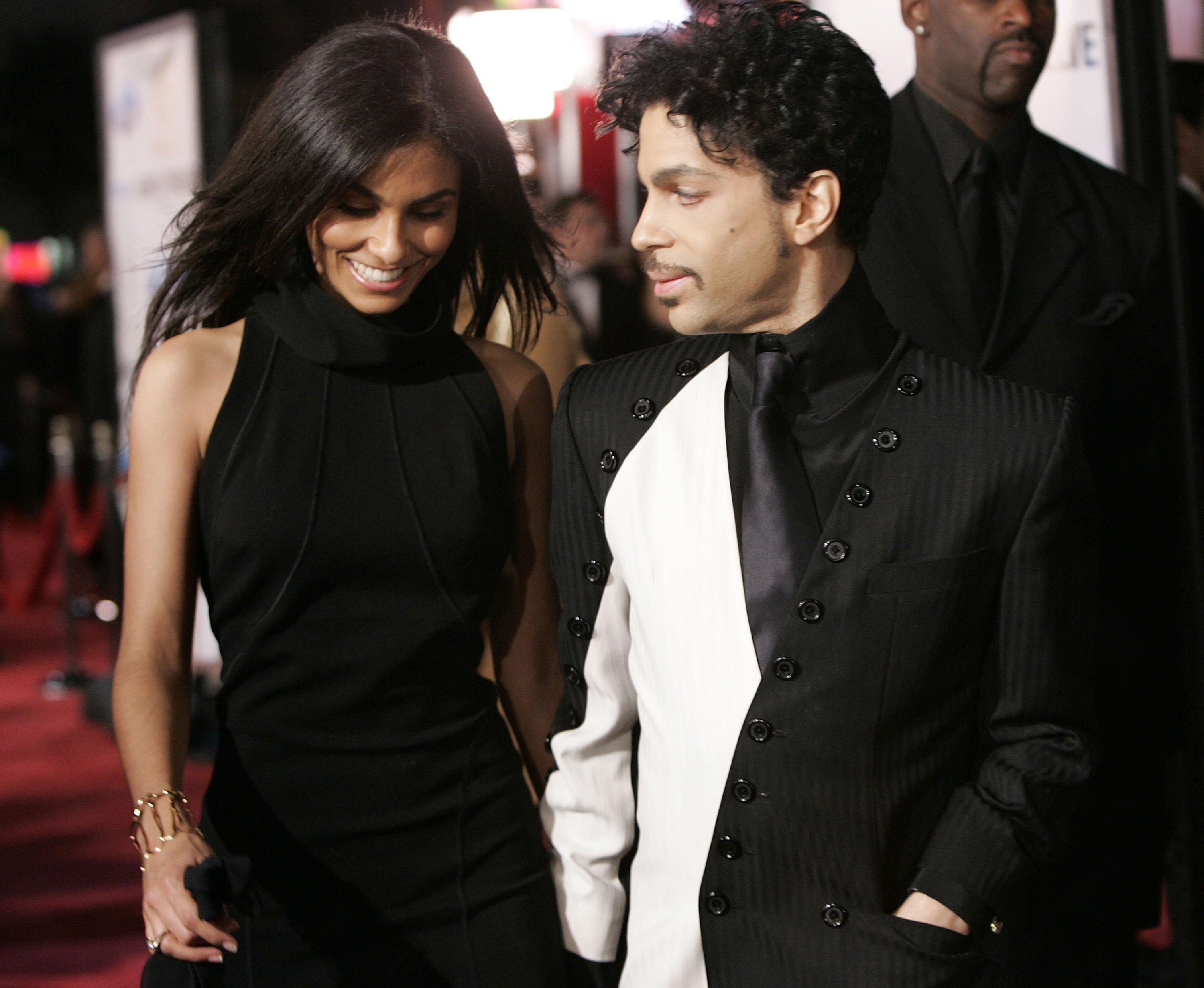 Prince and Manuela Testolini at the Los Angeles premiere of "Ocean's Twelve" on December 8, 2004 | Source: Getty Images
