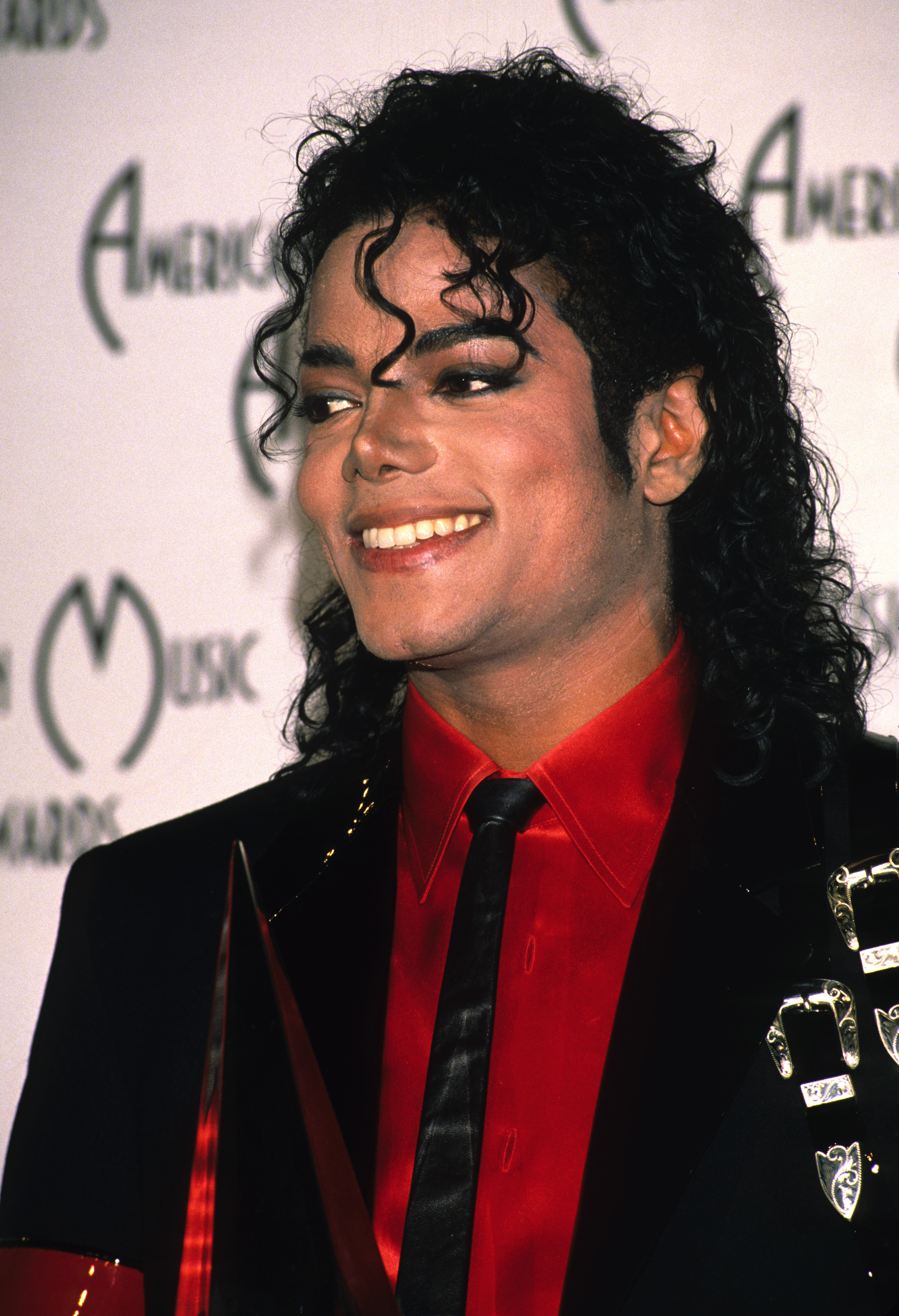 Michael Jackson at the 16th Annual American Music Awards at the Shrine Auditorium in Los Angeles, California on January 30, 1989. | Source: Getty Images