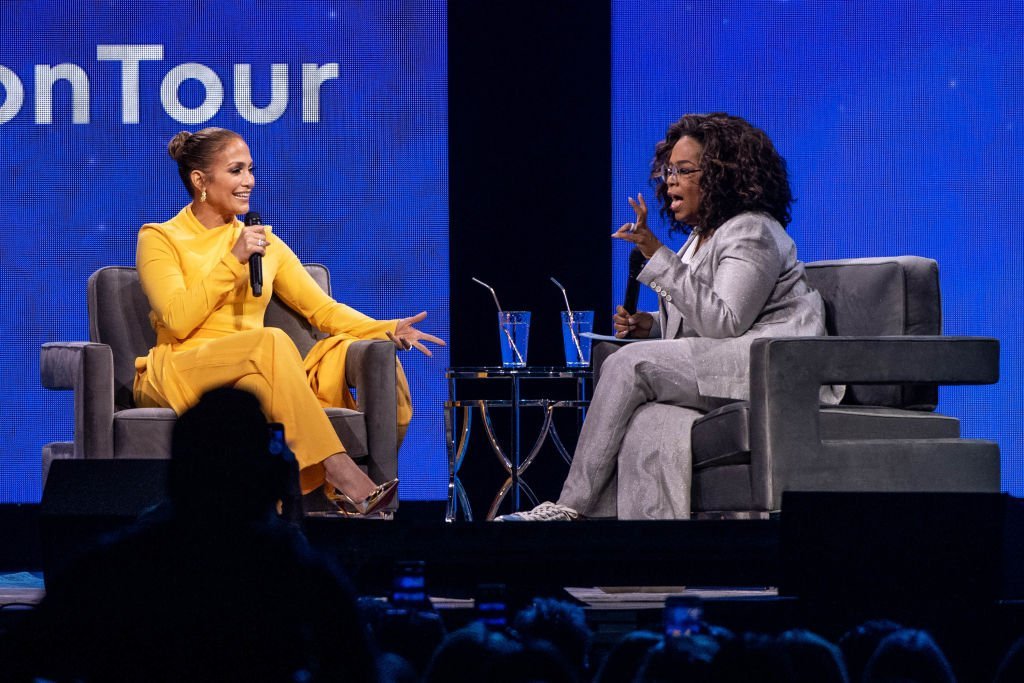 Oprah and Jennifer Lopez speak onstage during 'Oprah's 2020 Vision: Your Life in Focus Tour' at The Forum on February 29, 2020 in Inglewood, California. | Photo: Getty Images