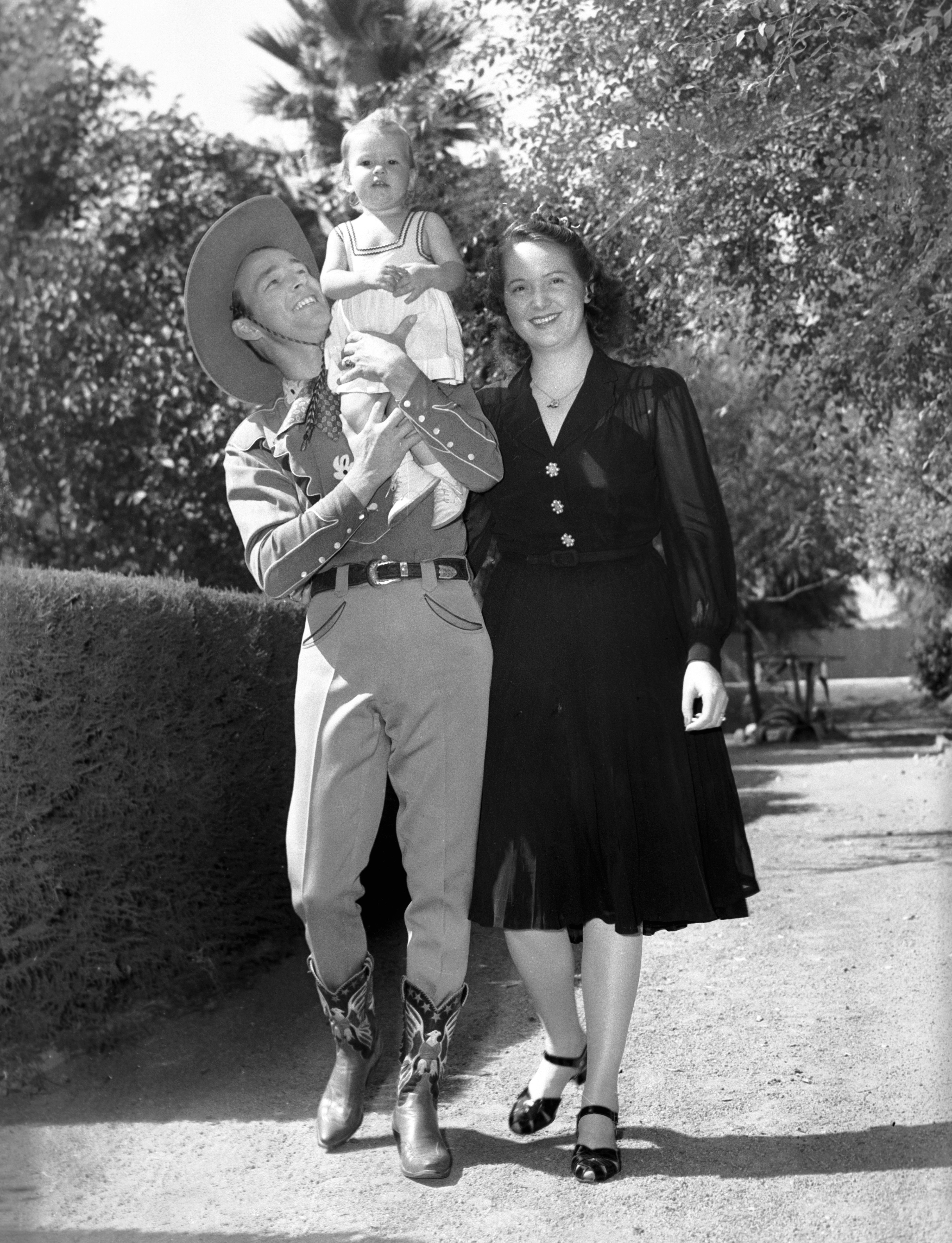 Roy Rogers and Dale Evans pictured with his son. | Source: Getty Images.