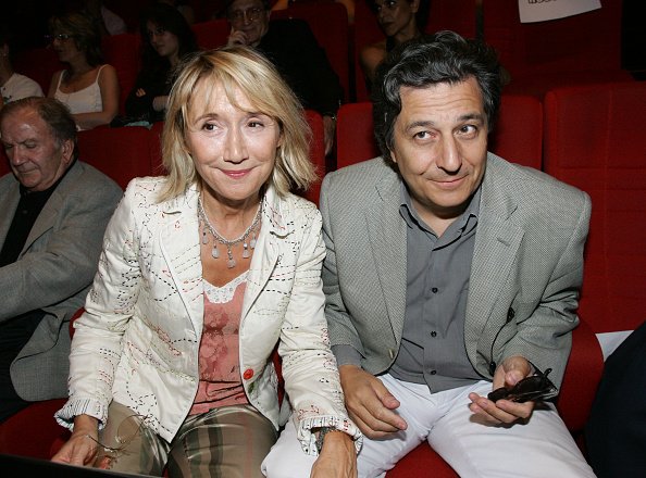 Les actrices Marie-Anne Chazel et Christian Clavier assistent à la première parisienne de "Au Secours J'ai 30 Ans. | Photo : GettyImage Les actrices Marie-Anne Chazel et Christian Clavier assistent à la première parisienne de "Au Secours J'ai 30 Ans. | Photo : GettyImage