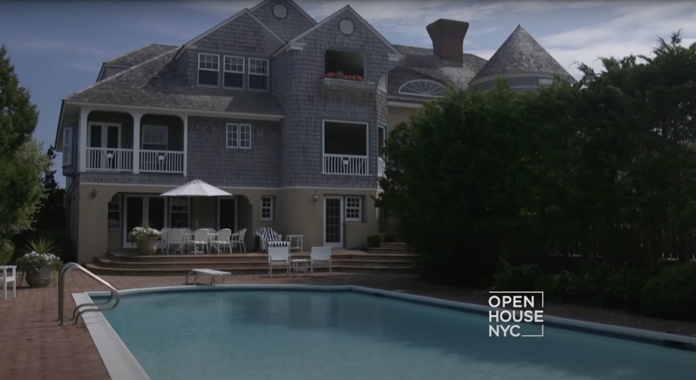 Outside ocean view house of Susan Lucci and Helmut Huber. | Source: youtube.com/Open House TV