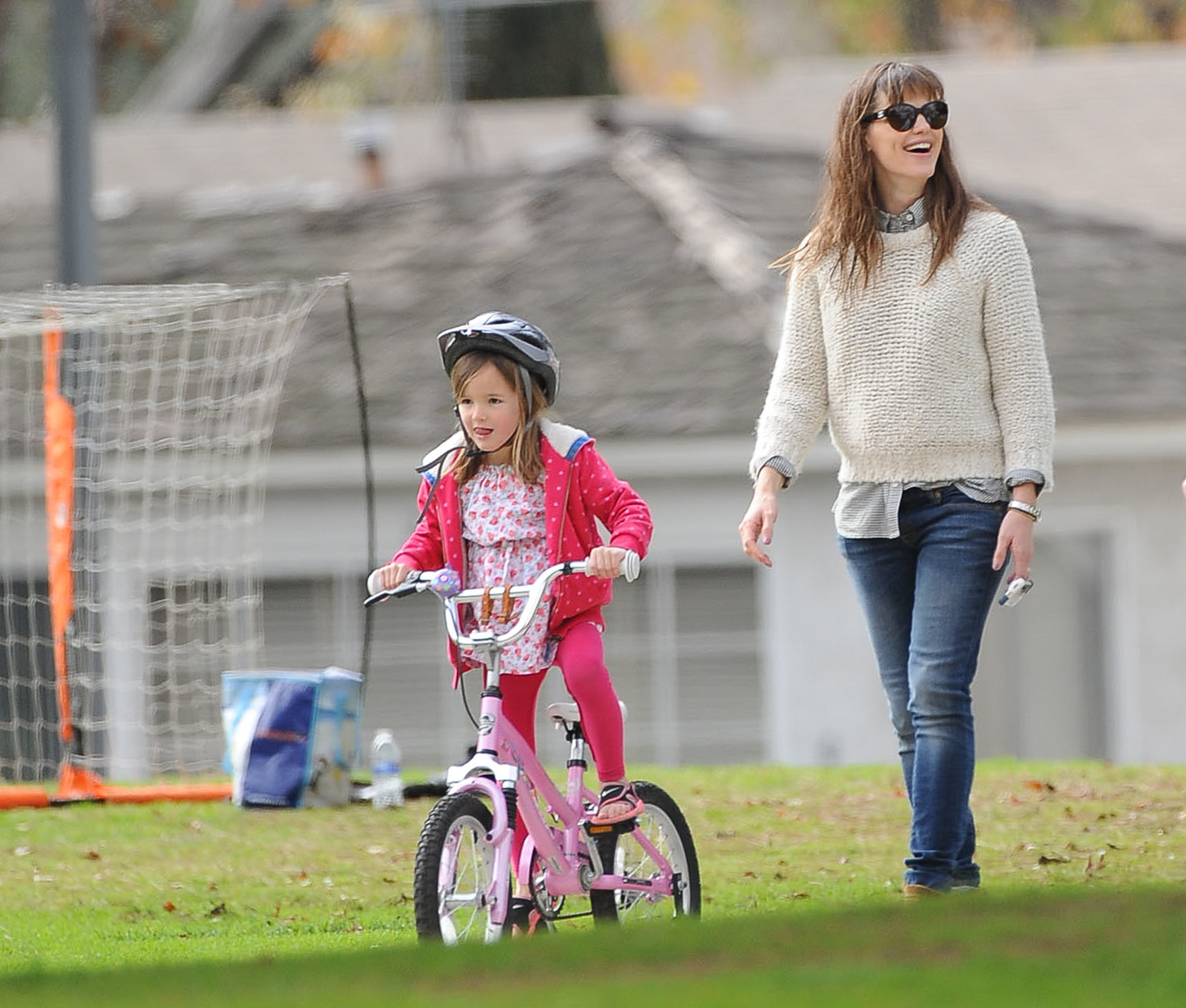 Jennifer Garner and Seraphina Affleck on February 8, 2014 in Los Angeles, California. | Source: Getty Images