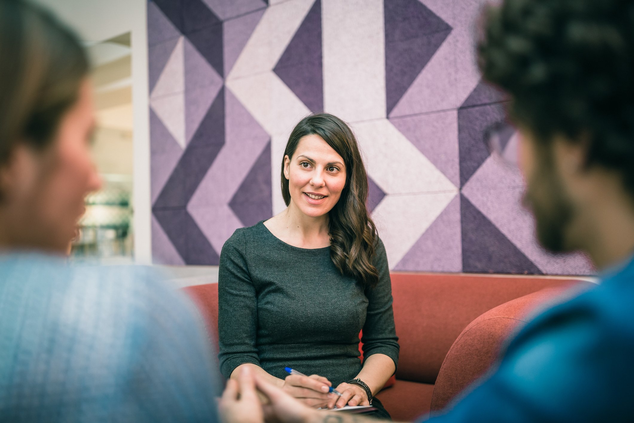 Counseling. Therapist talking to couple in couples therapy session | Photo : Getty Images