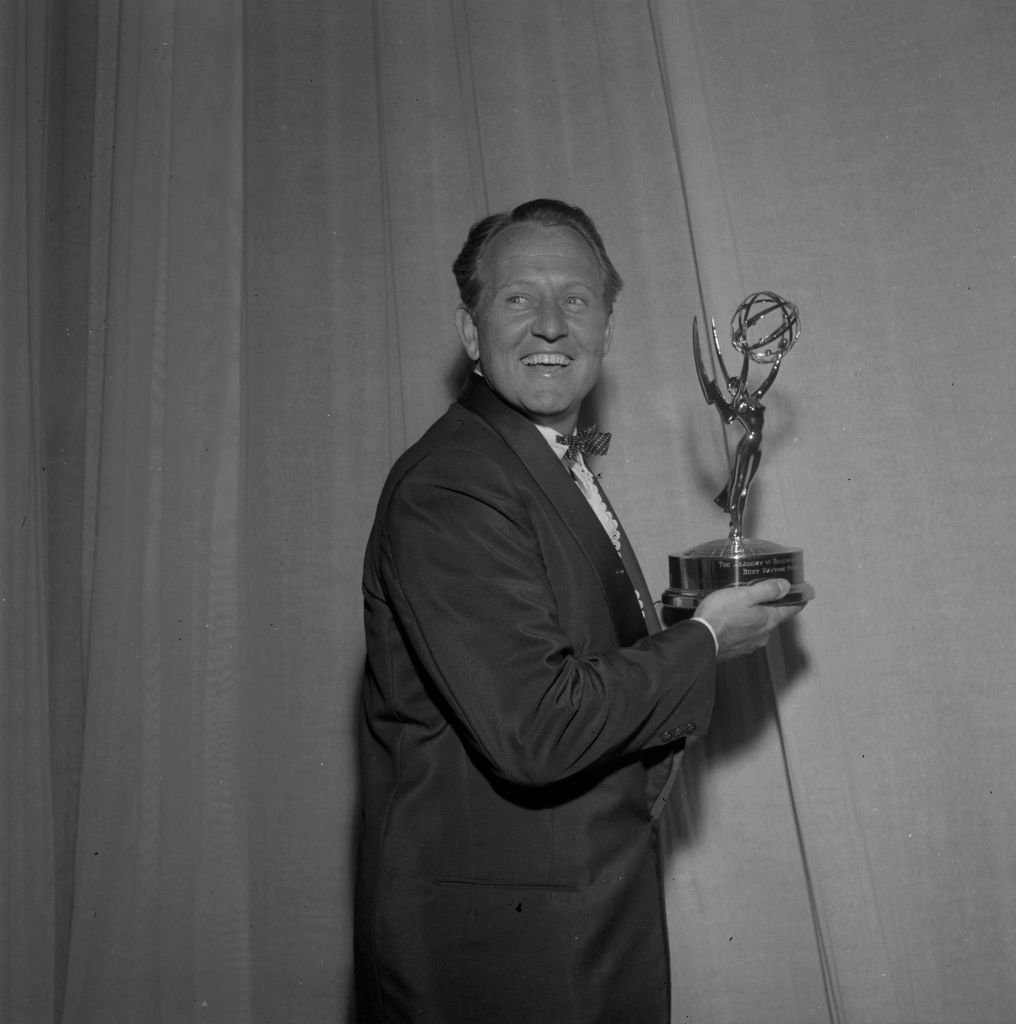 Art Linkletter poses with an Emmy award for " Best Daytime Program" at the TV Emmy Awards on March 7,1955. | Photo: Getty Images