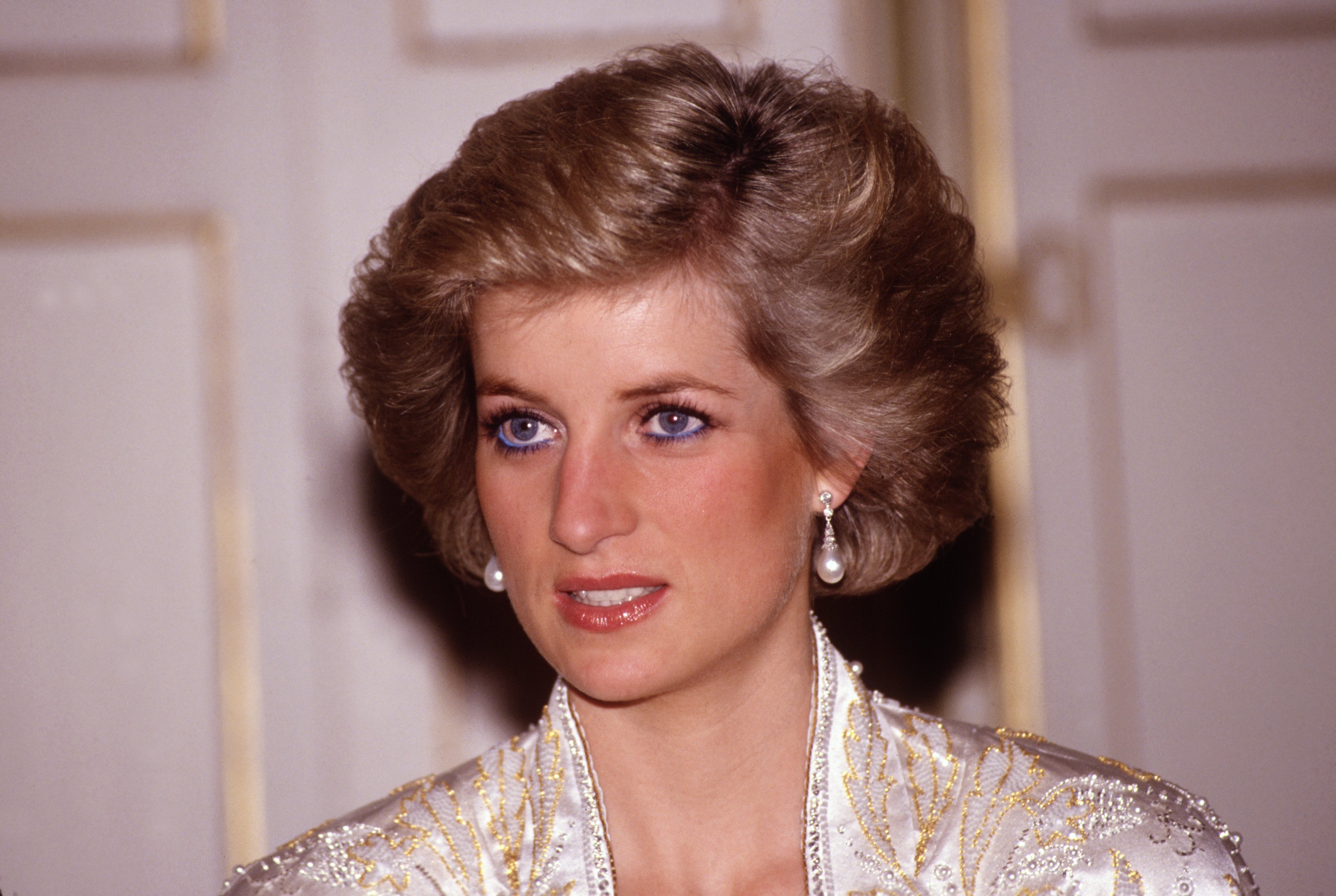 Diana Princess of Wales at a dinner given by President Mitterand in November, 1988 at the Elysee Palace in Paris, France during the Royal Tour of France.Diana wore a dress designed by Victor Edelstein | Source: Getty Images