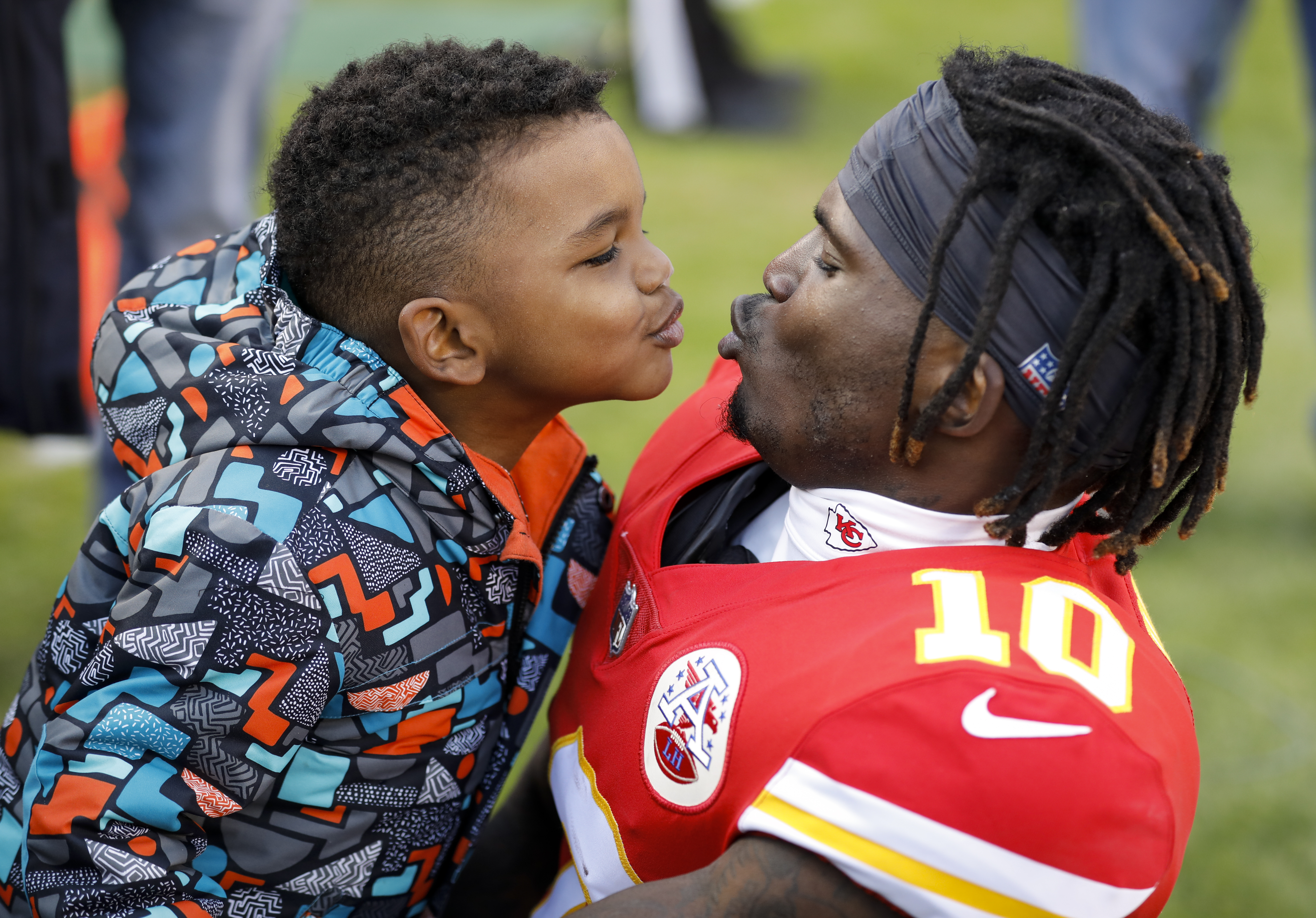 Tyreek Hill with his son, Zev, in 2018 in Kansas City, Missouri. | Source: Getty Images