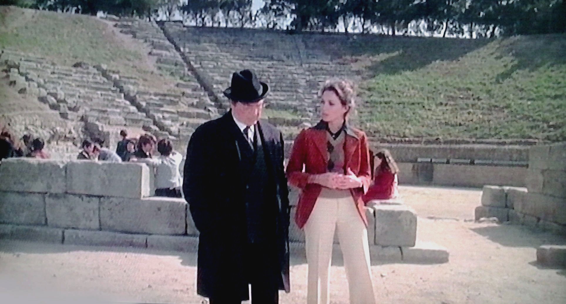  Claudio Gora and Jennifer O'Neill in "People of respect" (Zampa, 1975). | Source: Wikimedia Commons