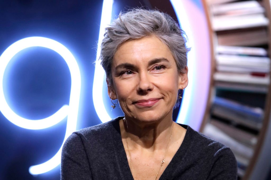 Elisabeth Quin pose lors de l'émission télévisée "La Grande Librairie" sur France 5 à Paris, France le 23/01/2019. | Photo : Getty Images