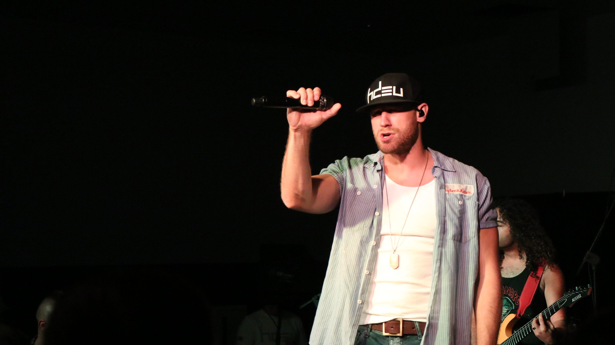 Chase Rice at a US Army Garrison Humphreys concert in South Korea on August 21, 2017 | Photo: Flickr/USAG- Humphreys