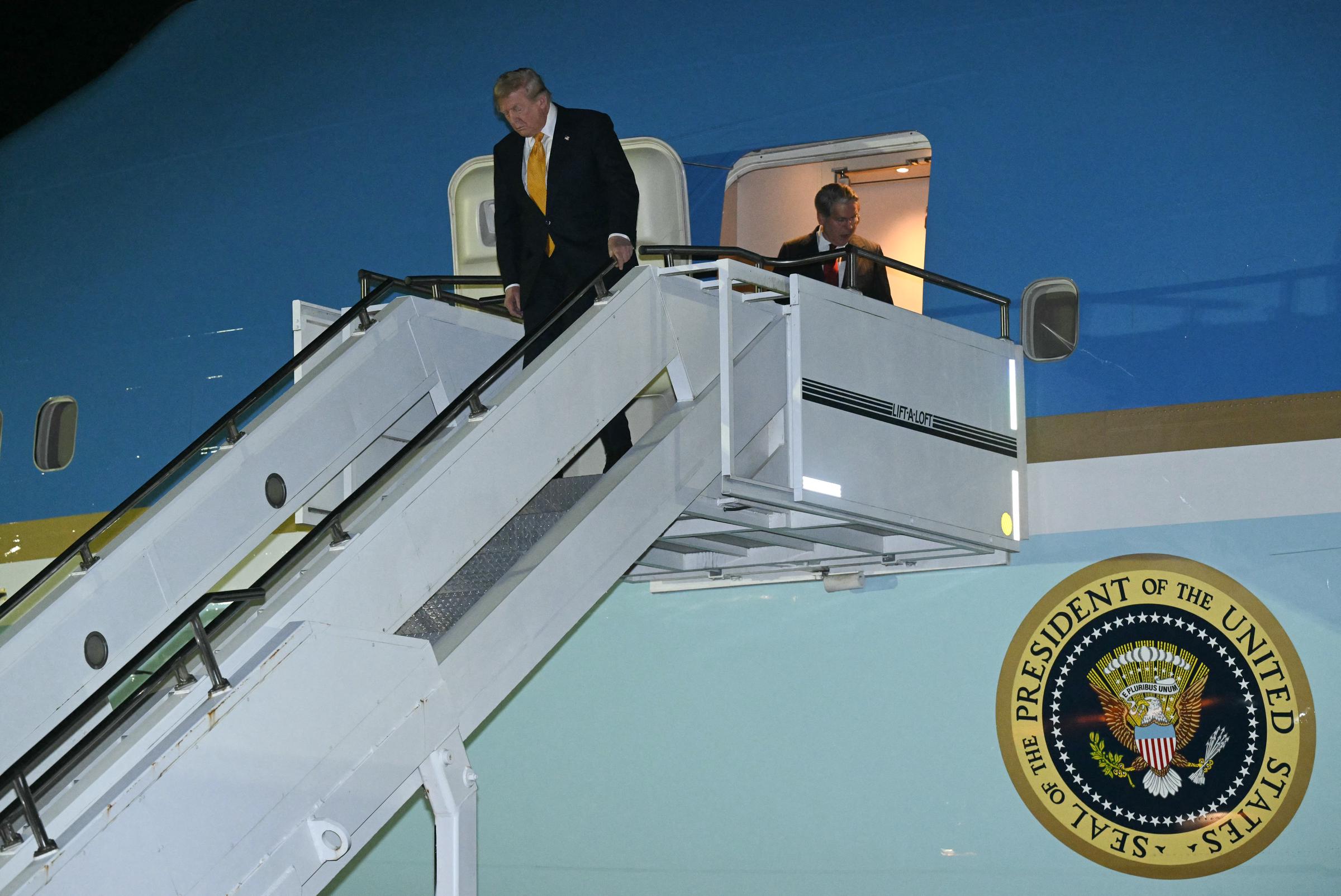 After reaching the UK, Trump later reboarded the older Air Force One before eventually transferring to the newer Qatari-donated jet for the trip back to Washington. Exactly how some of those aircraft transfers were carried out remains unclear. | Source: Getty Images
