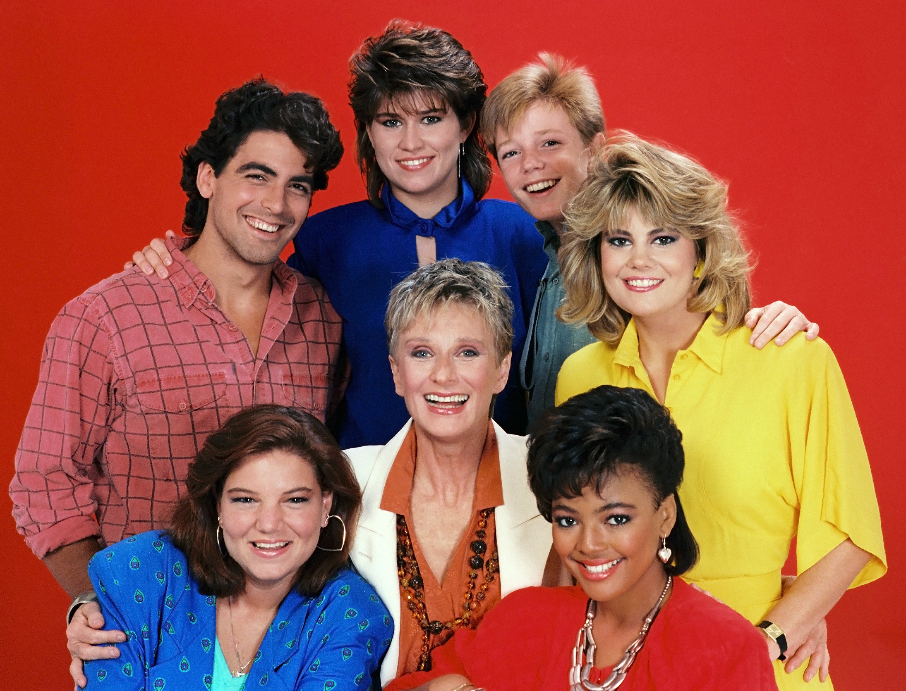 From left: George Clooney, Nancy McKeon, Mackenzie Astin, Lisa Whelchel, Kim Fields, Mindy Cohn, and Cloris Leachman in the middle in a promotional photo for "The Facts of Life" | Source: Getty Images