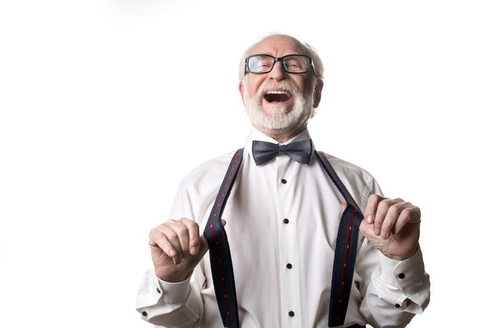 Un vieil homme hilare. l Source : Shutterstock