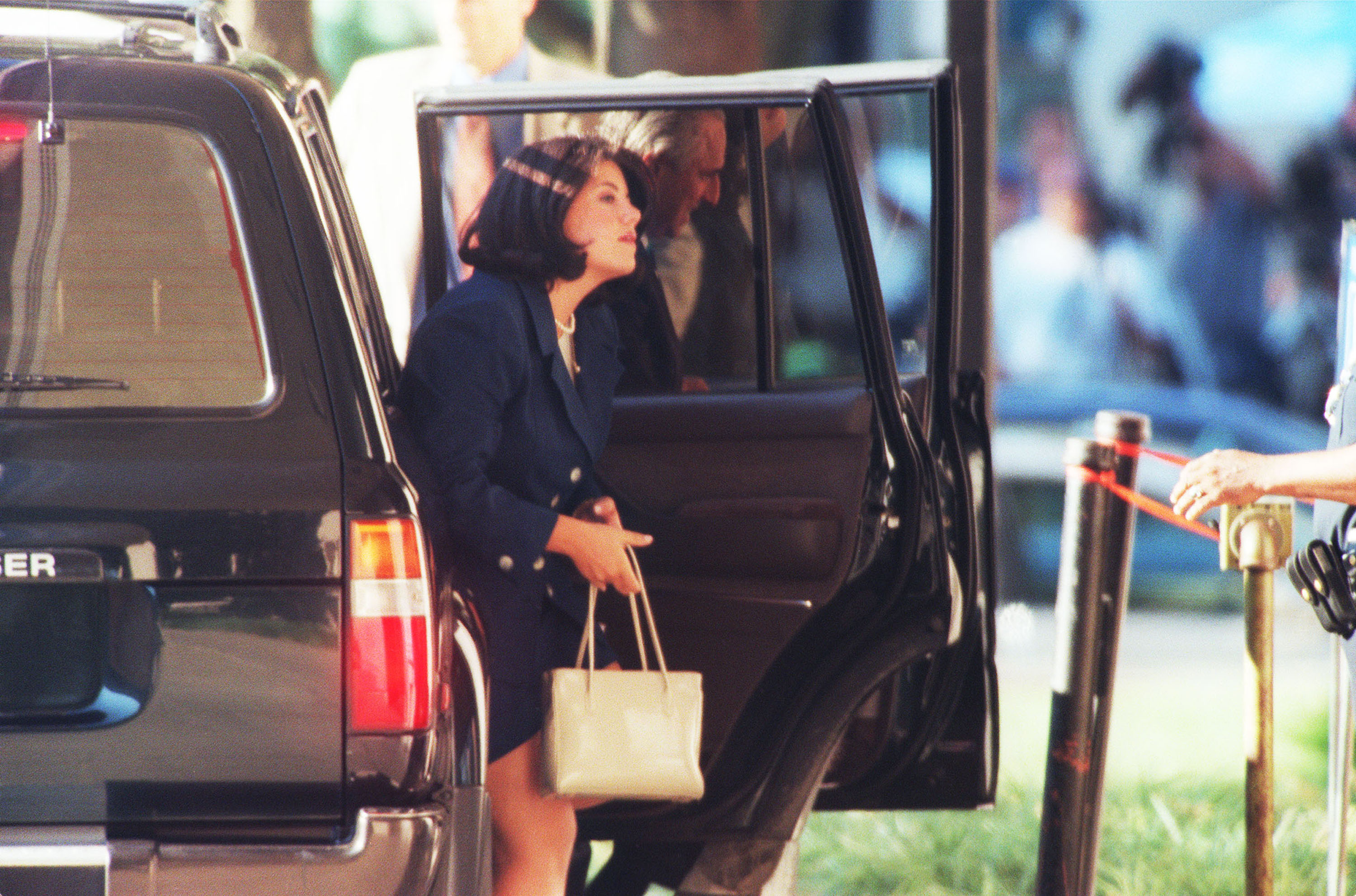 Monica Lewinsky arriving at the US District Courthouse in on August 6, 1998 in Washington, D.C. | Source: Getty Images